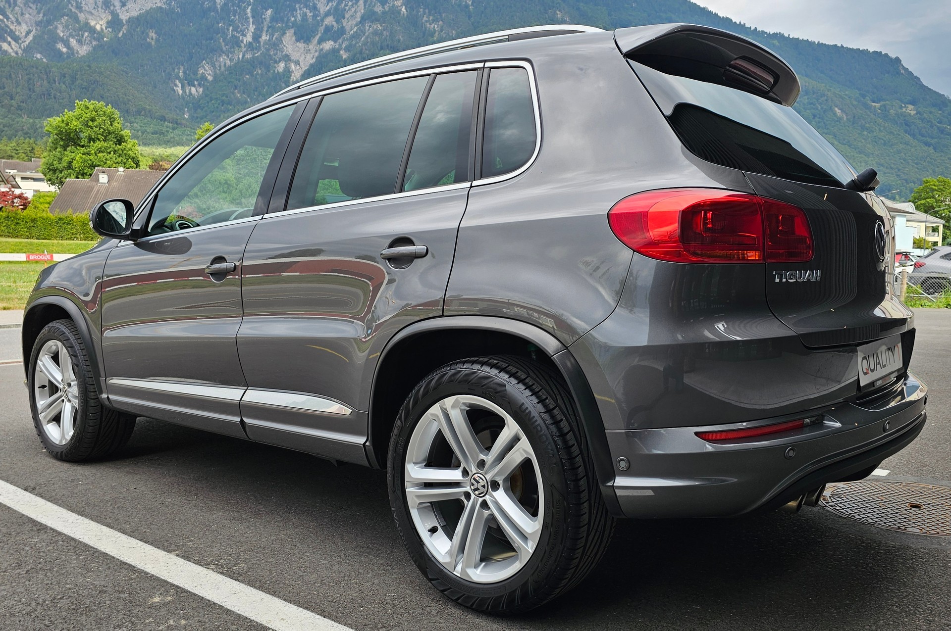 VW Tiguan 2.0 TDI BlueMotion R-Line 4Motion DSG-image-2