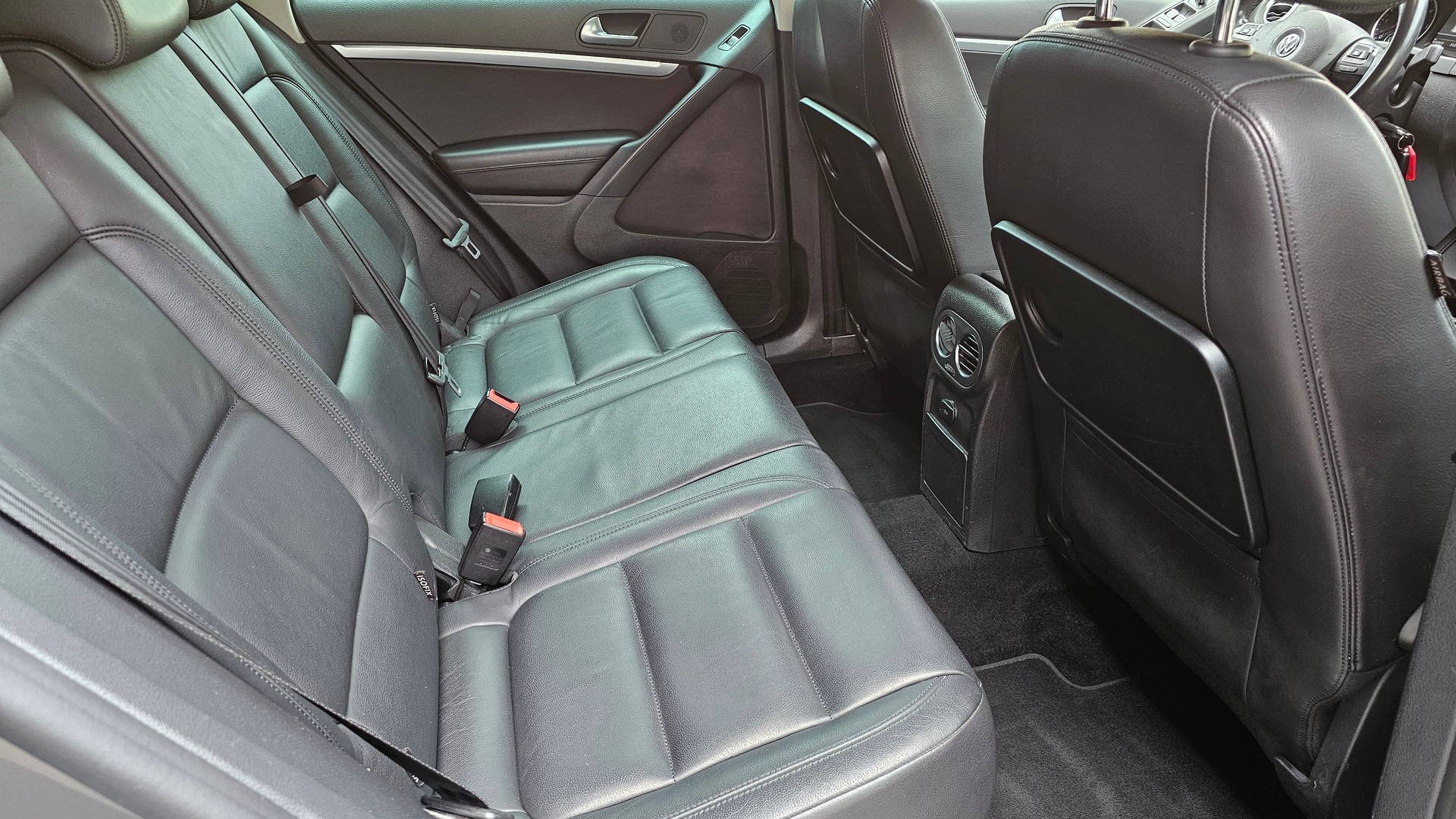 VW Tiguan 2.0 TDI BlueMotion R-Line 4Motion DSG-image-11