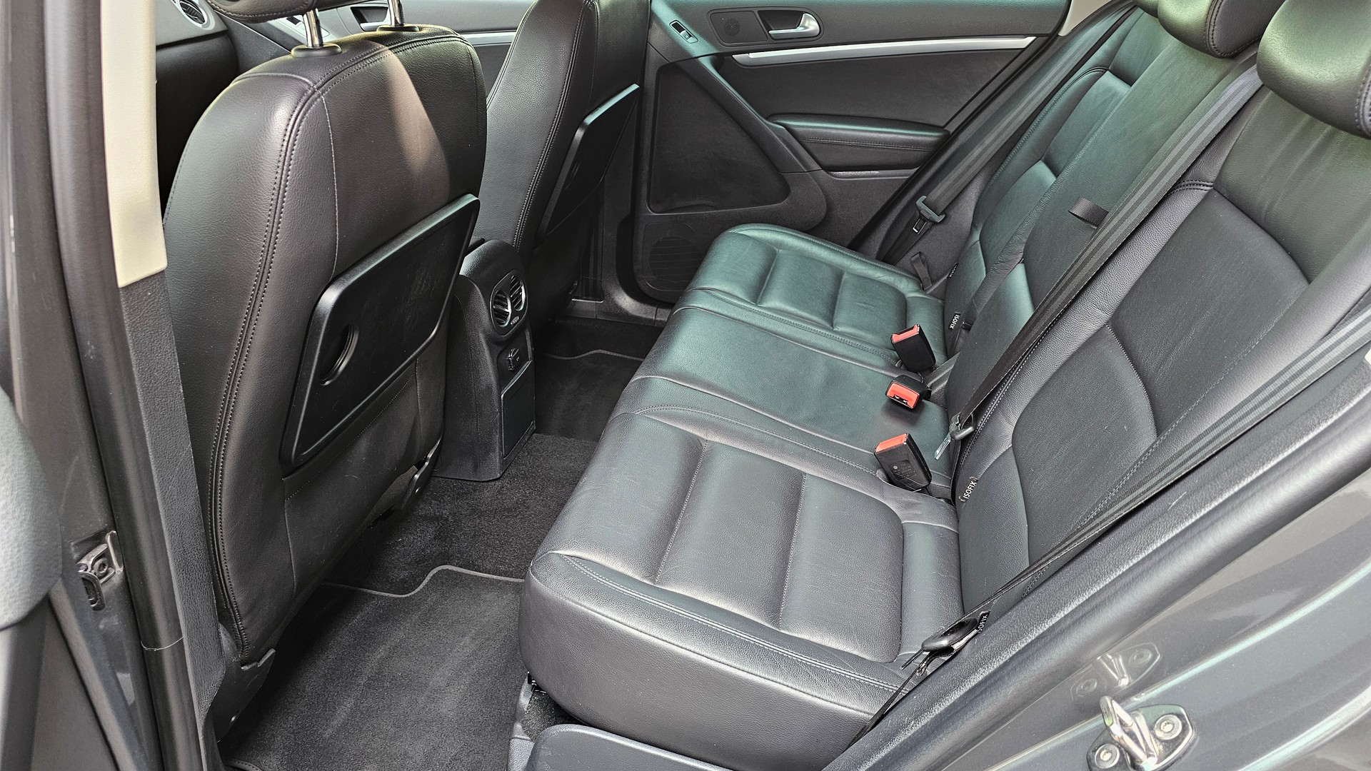 VW Tiguan 2.0 TDI BlueMotion R-Line 4Motion DSG-image-9