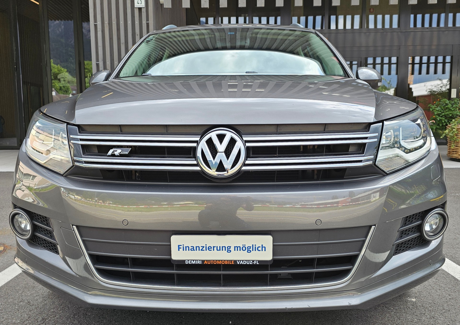 VW Tiguan 2.0 TDI BlueMotion R-Line 4Motion DSG-image-6