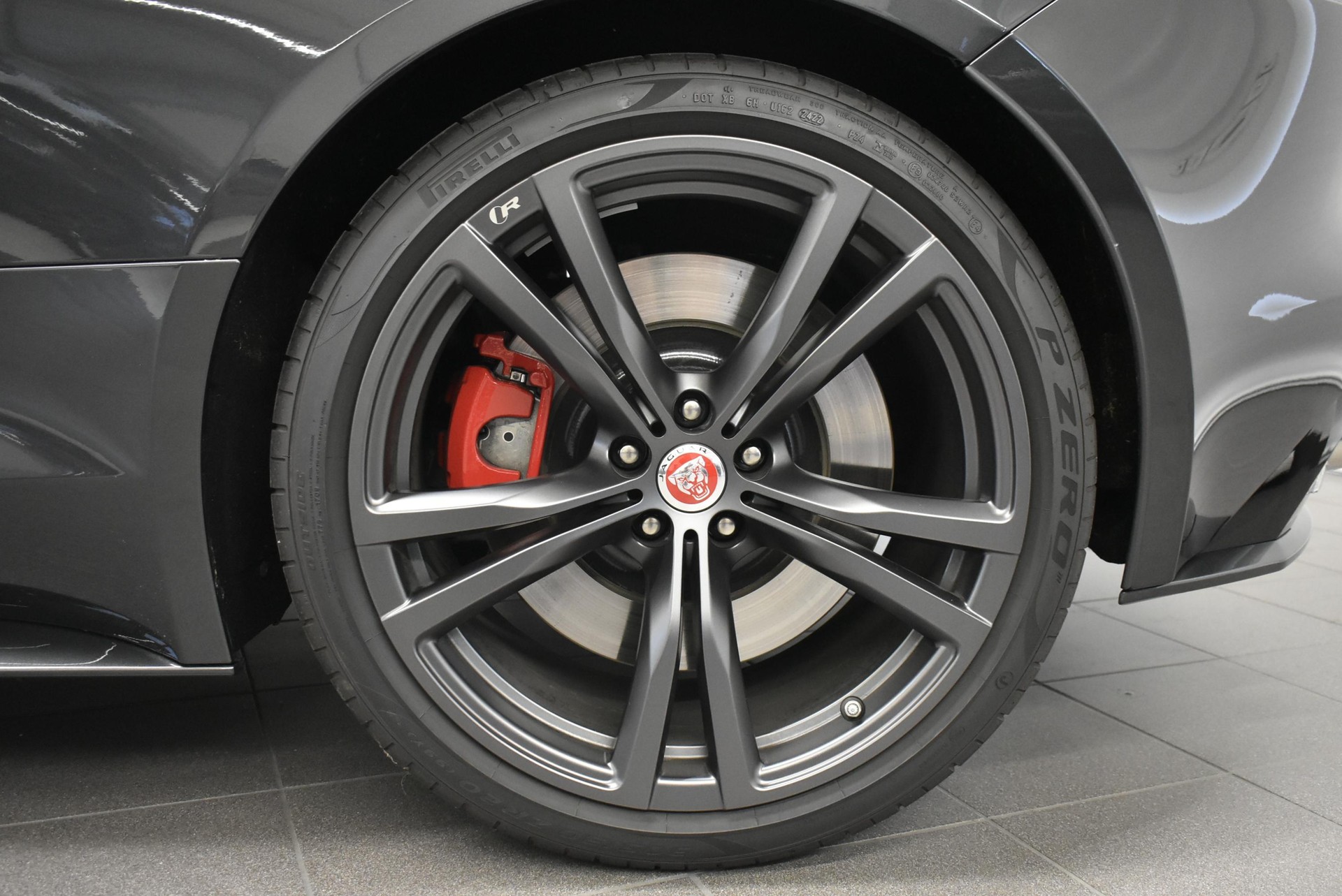 JAGUAR F-Type Convertible 5.0 V8 R AWD-image-13