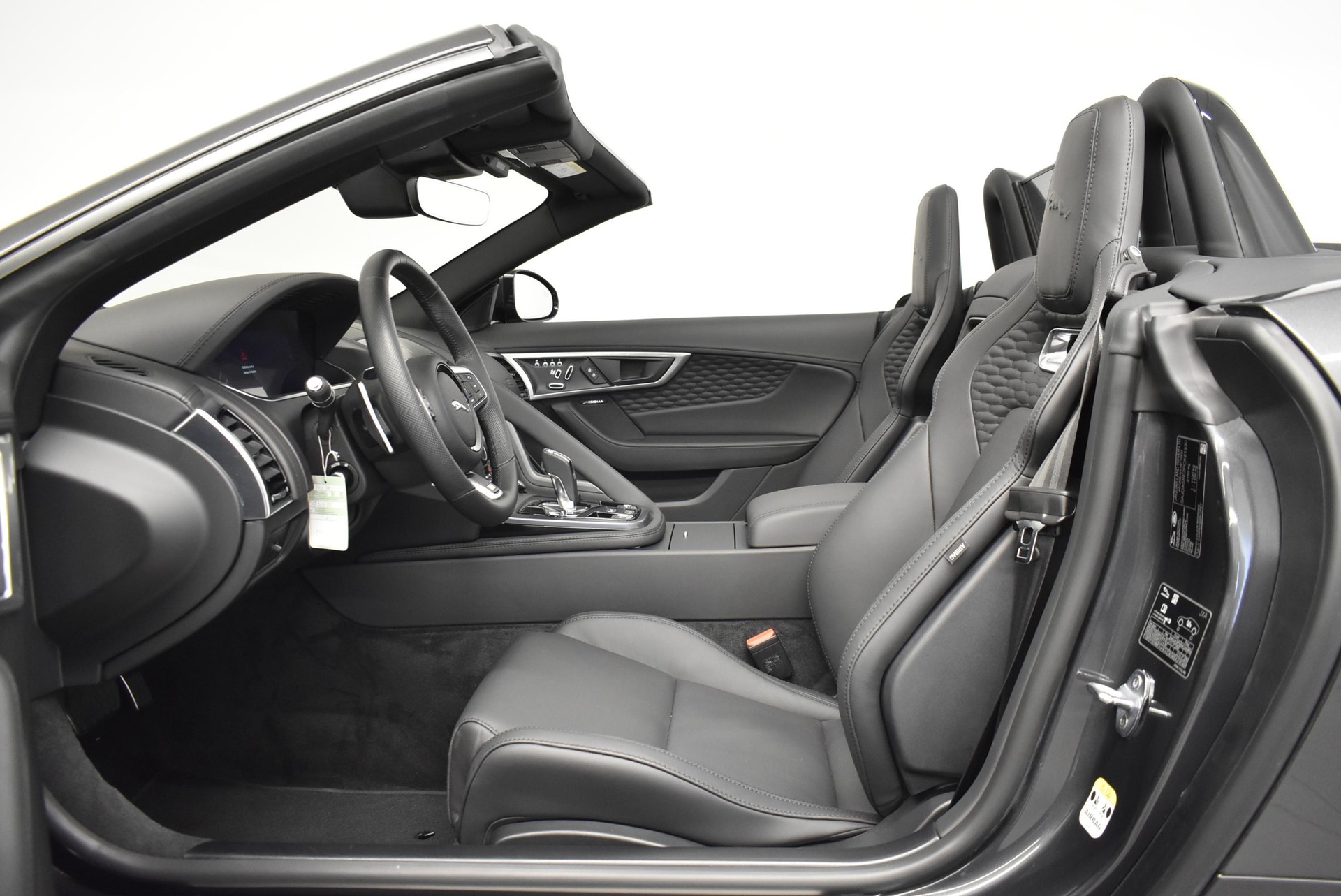 JAGUAR F-Type Convertible 5.0 V8 R AWD-image-5