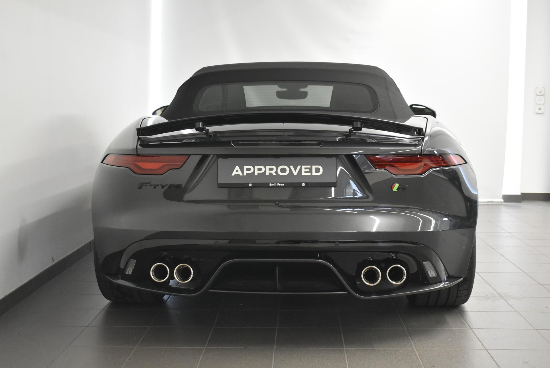 JAGUAR F-Type Convertible 5.0 V8 R AWD-image-11