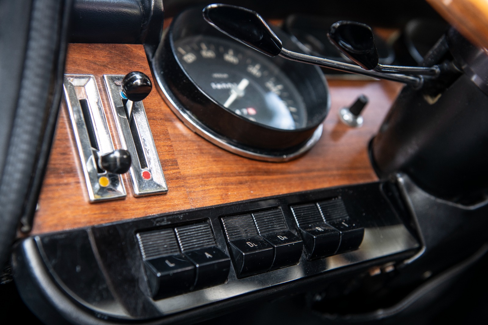 FERRARI 330 GT-image-12