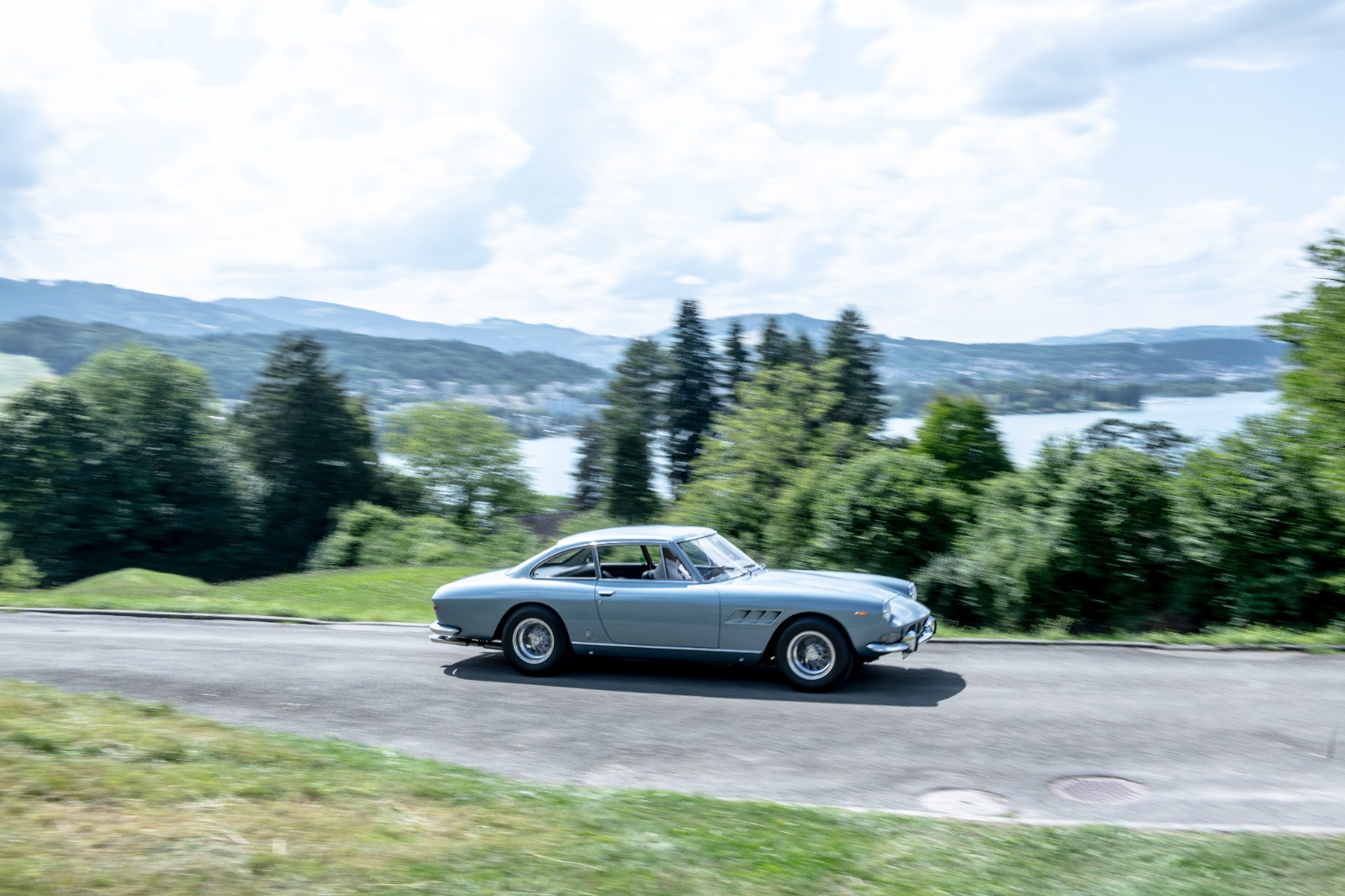 FERRARI 330 GT-showroom-element-1