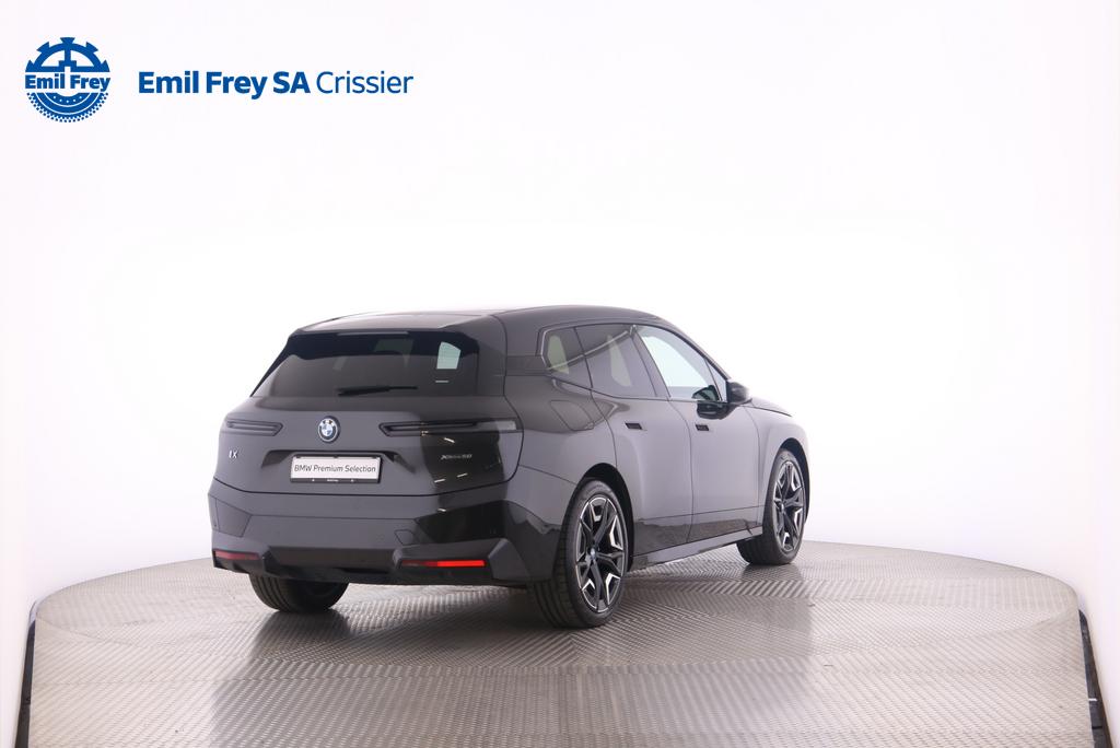 BMW iX xDrive50-showroom-element-2