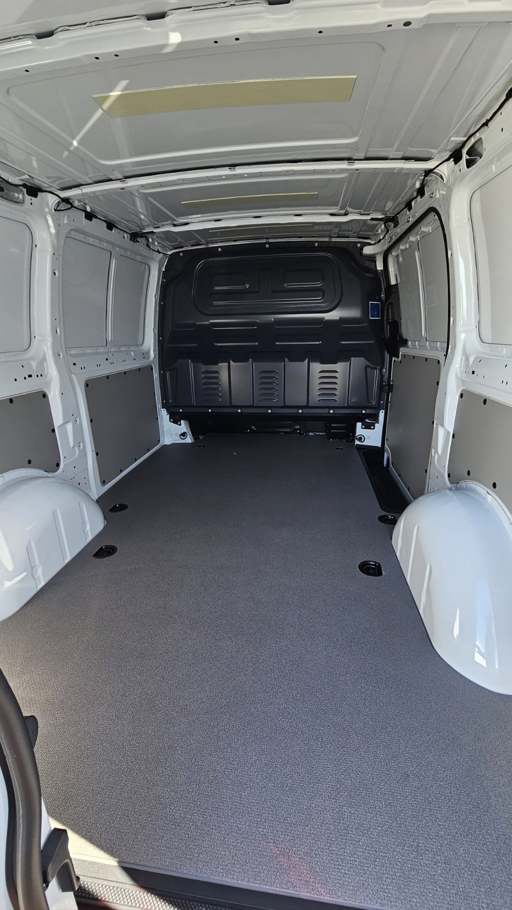 MERCEDES-BENZ eVito Kasten 60kWh Lang-showroom-element-3