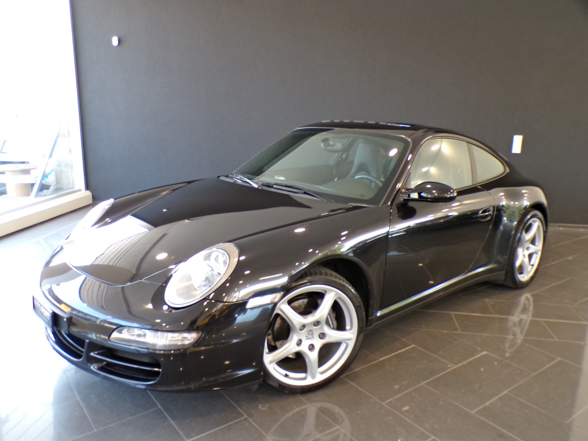 PORSCHE 911 Carrera 4