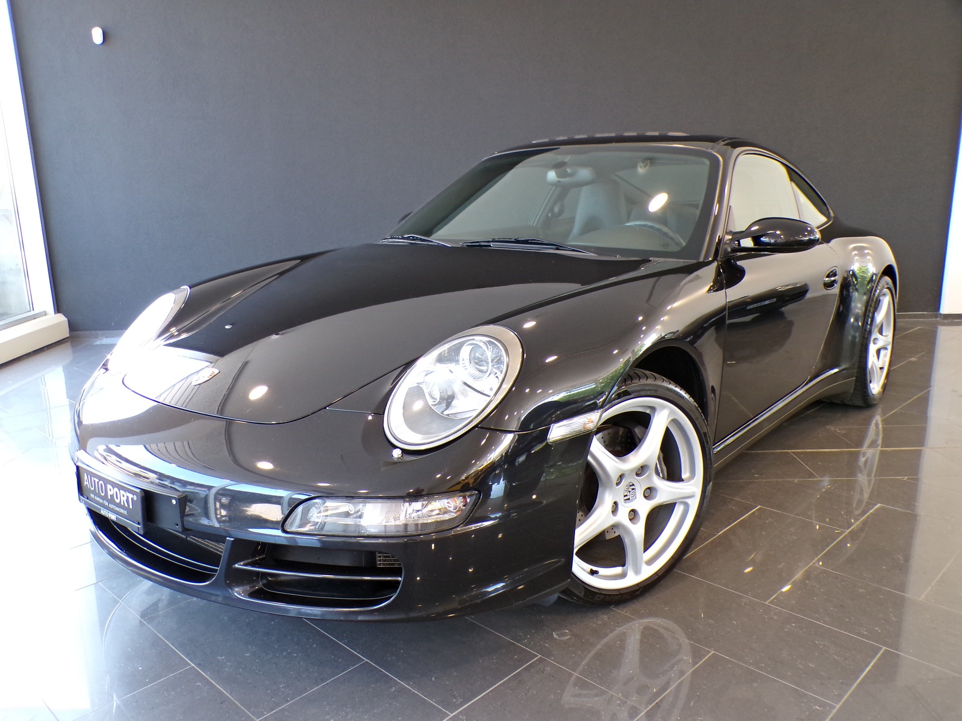 PORSCHE 911 Carrera 4-showroom-element-1