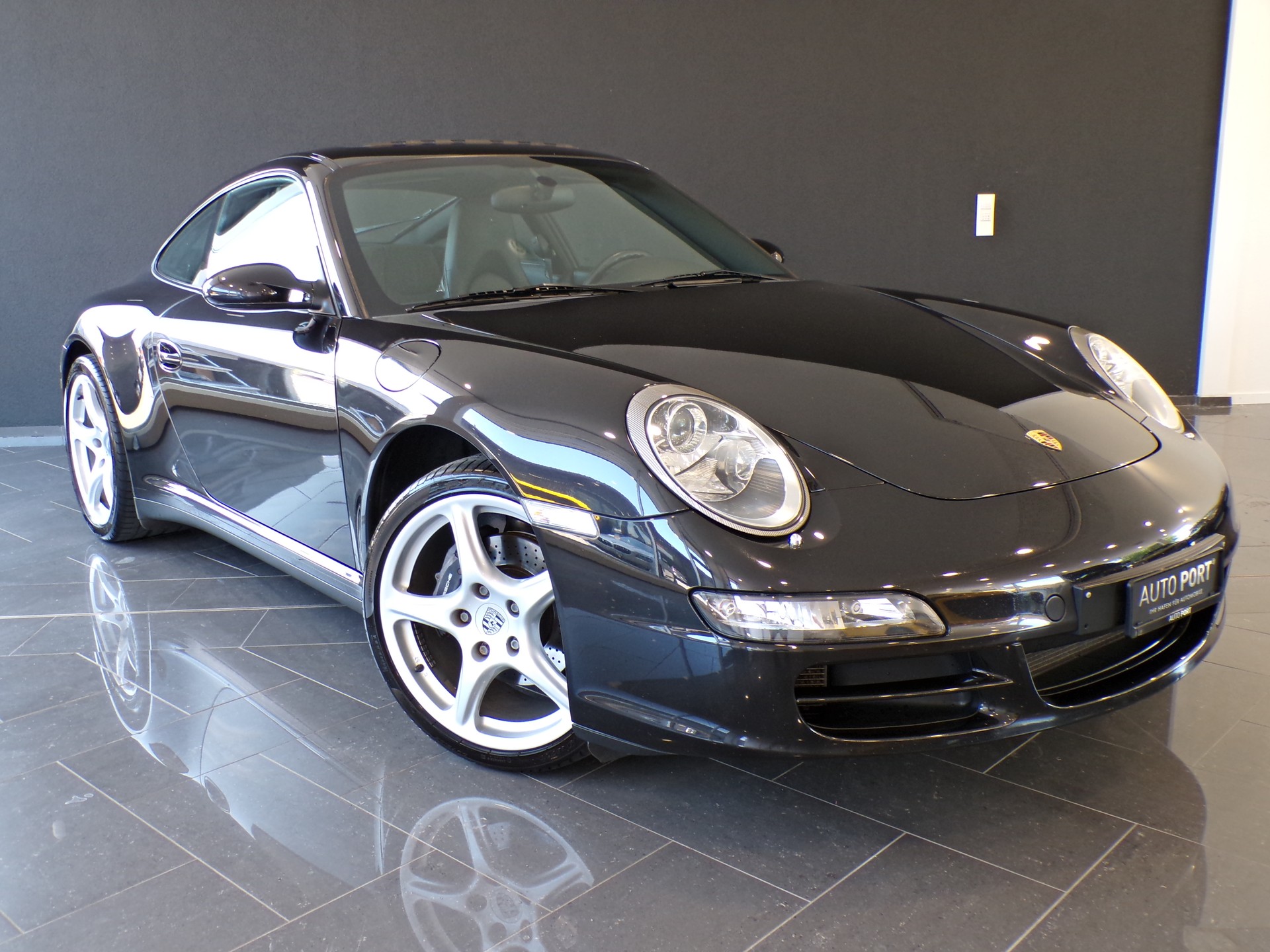 PORSCHE 911 Carrera 4-showroom-element-3