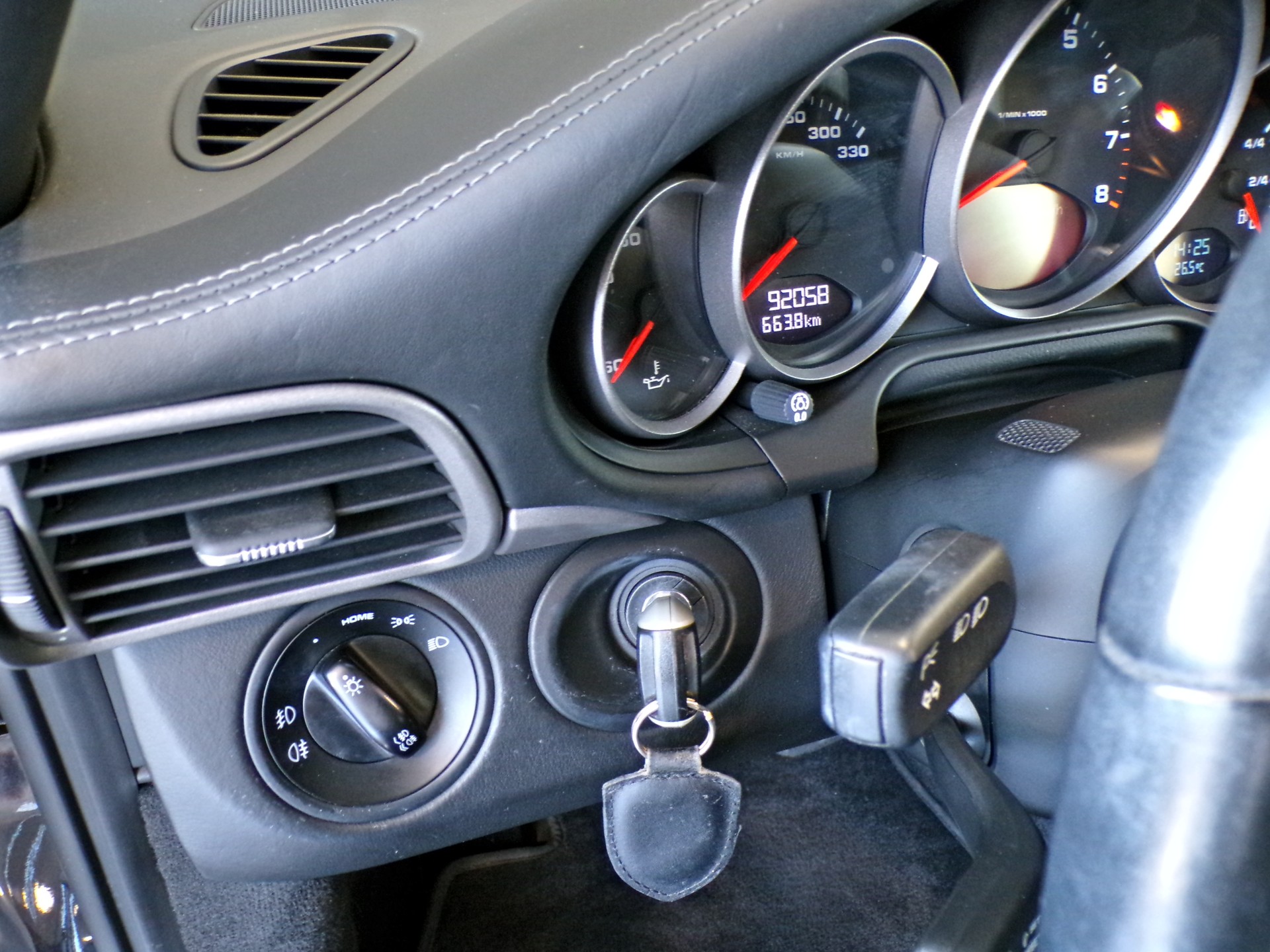 PORSCHE 911 Carrera 4-image-20