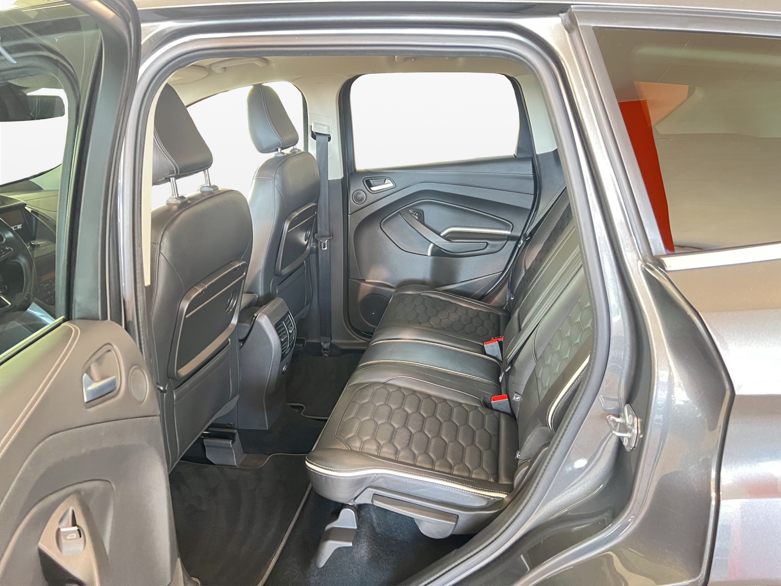 FORD Kuga 2.0 TDCi Vignale 4WD PowerShift-image-11