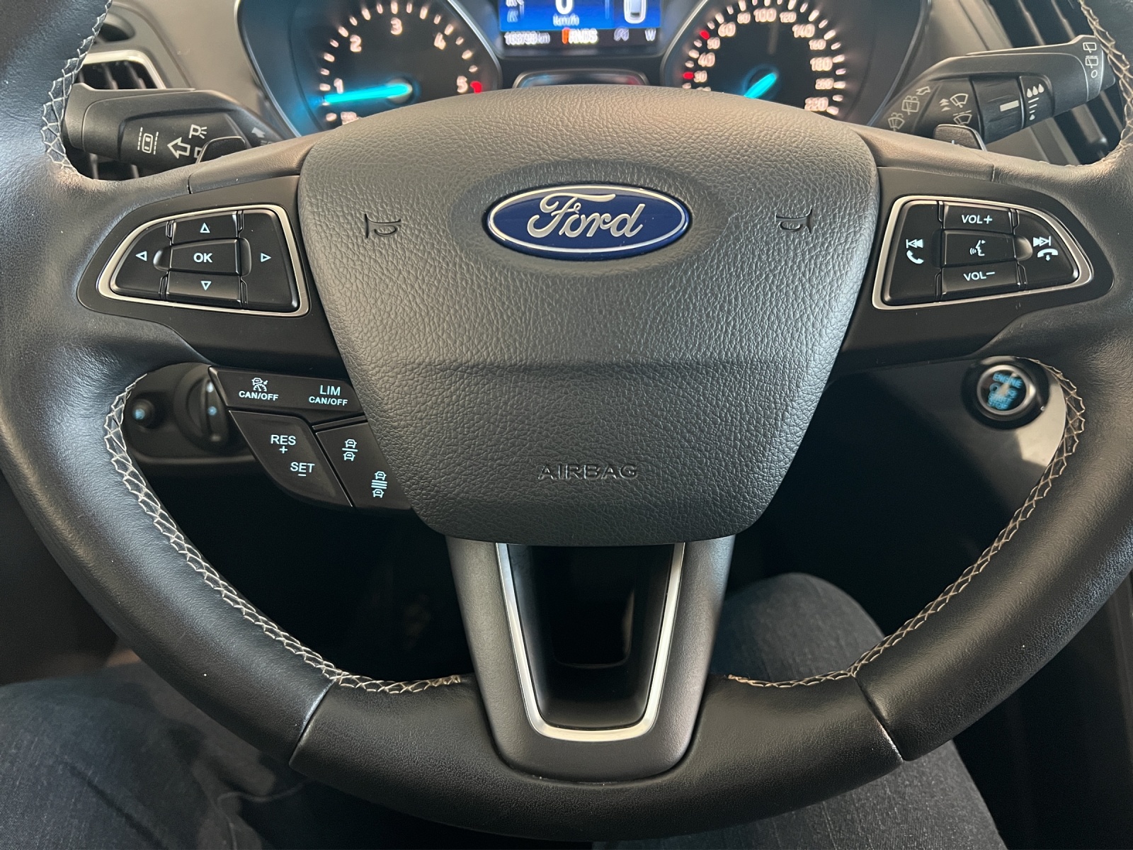 FORD Kuga 2.0 TDCi Vignale 4WD PowerShift-image-16