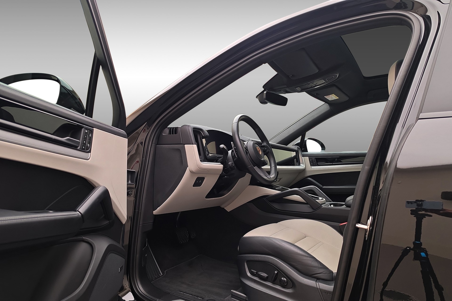 PORSCHE Cayenne Coupé E-Hybrid-image-14