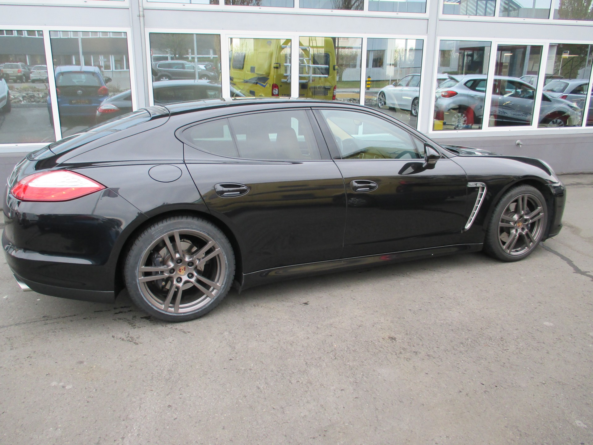 PORSCHE Panamera 4 3.6 Platinum Edition PDK-image-3