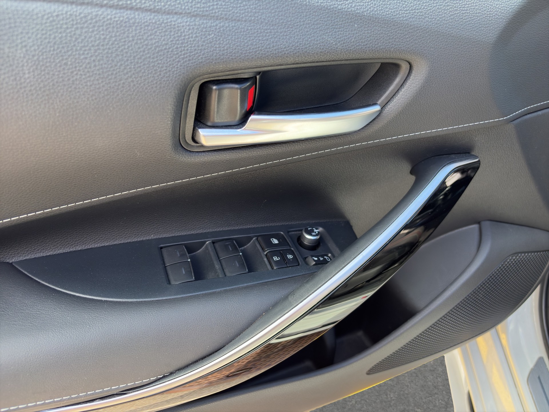 TOYOTA Corolla 2.0 HSD GR-S e-CVT-image-9