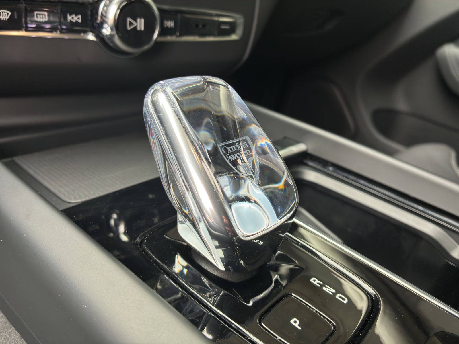 VOLVO XC60 2.0 B5 MH Plus Dark AWD-image-19