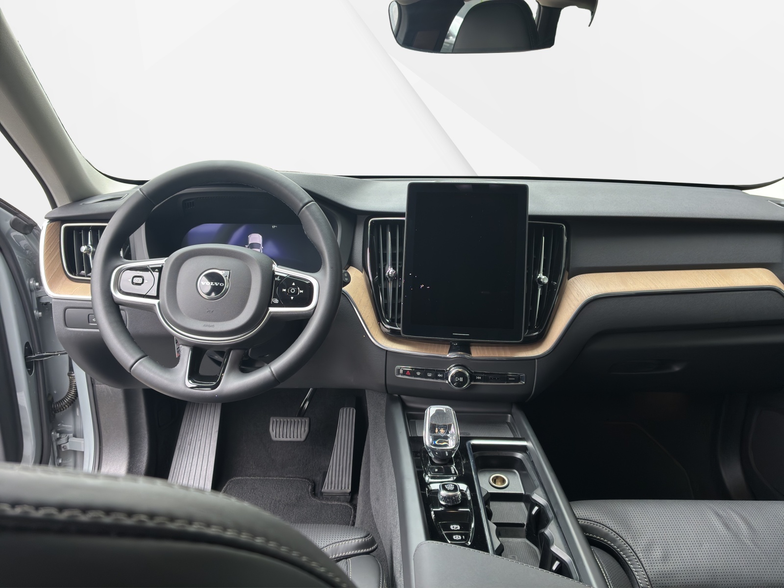 VOLVO XC60 2.0 B5 MH Plus Dark AWD-image-10