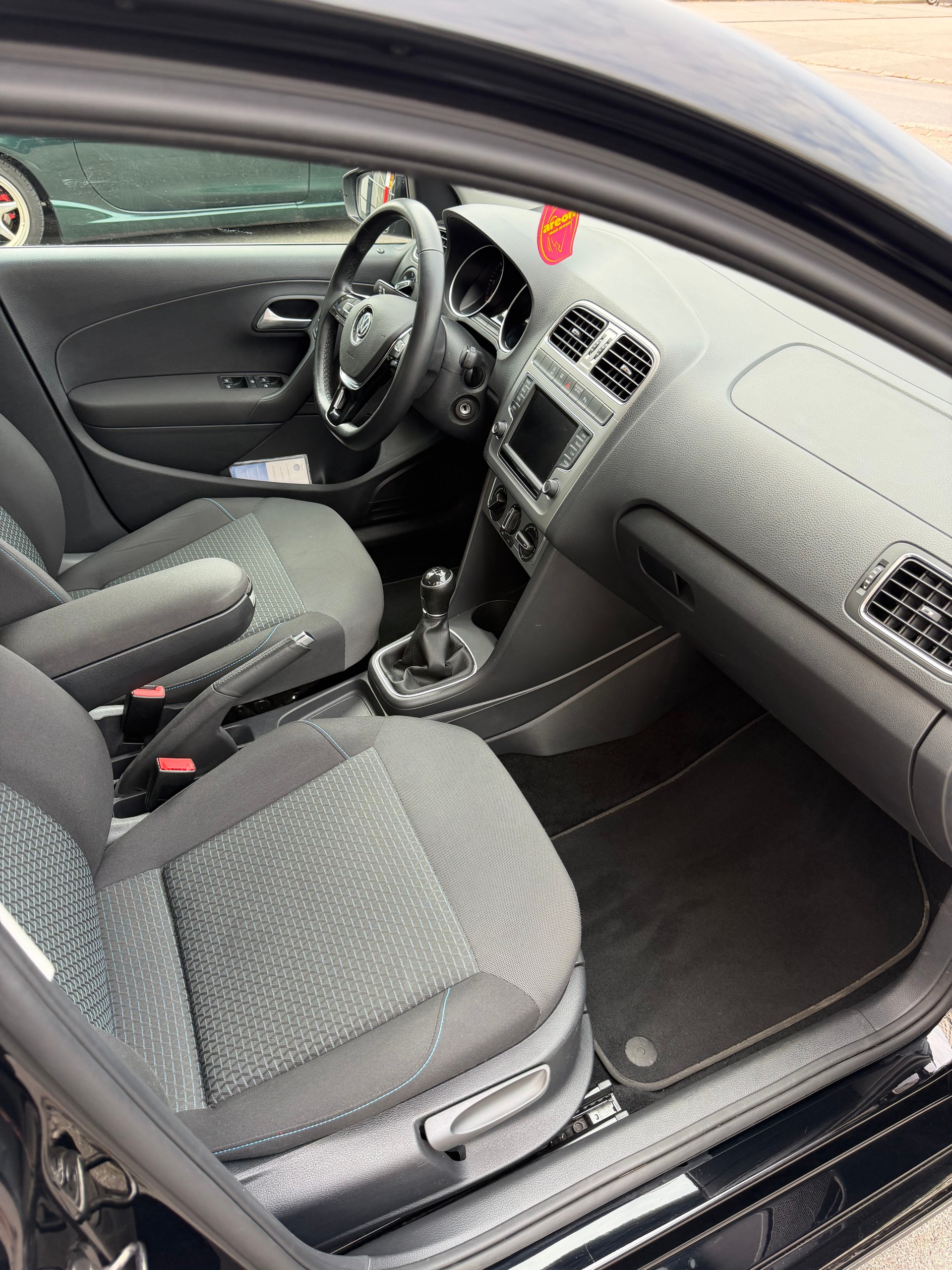 VW Polo 1.4 TDI BlueMotion Trendline-image-9