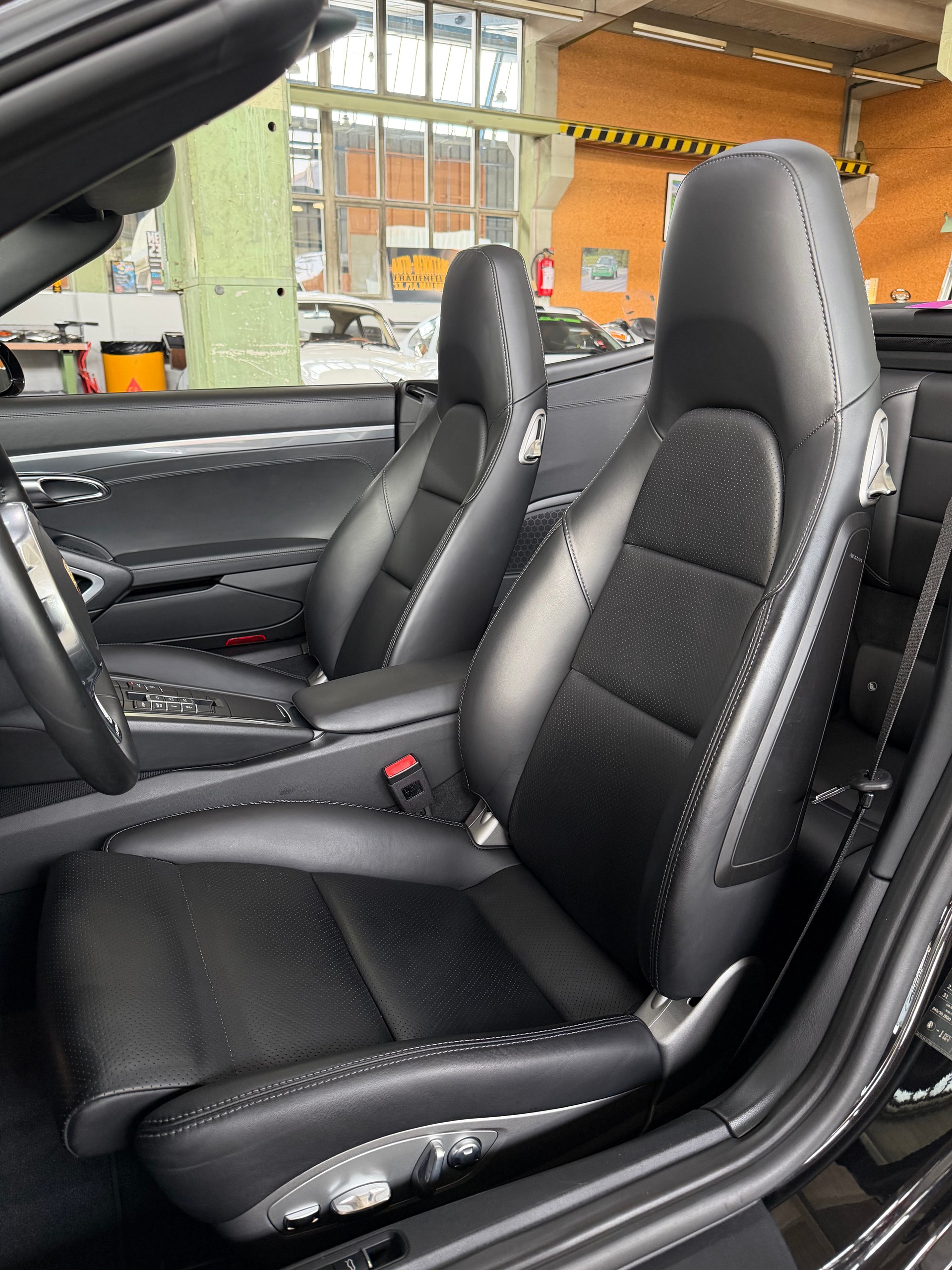 PORSCHE 911 Turbo Cabriolet PDK Automat-image-5