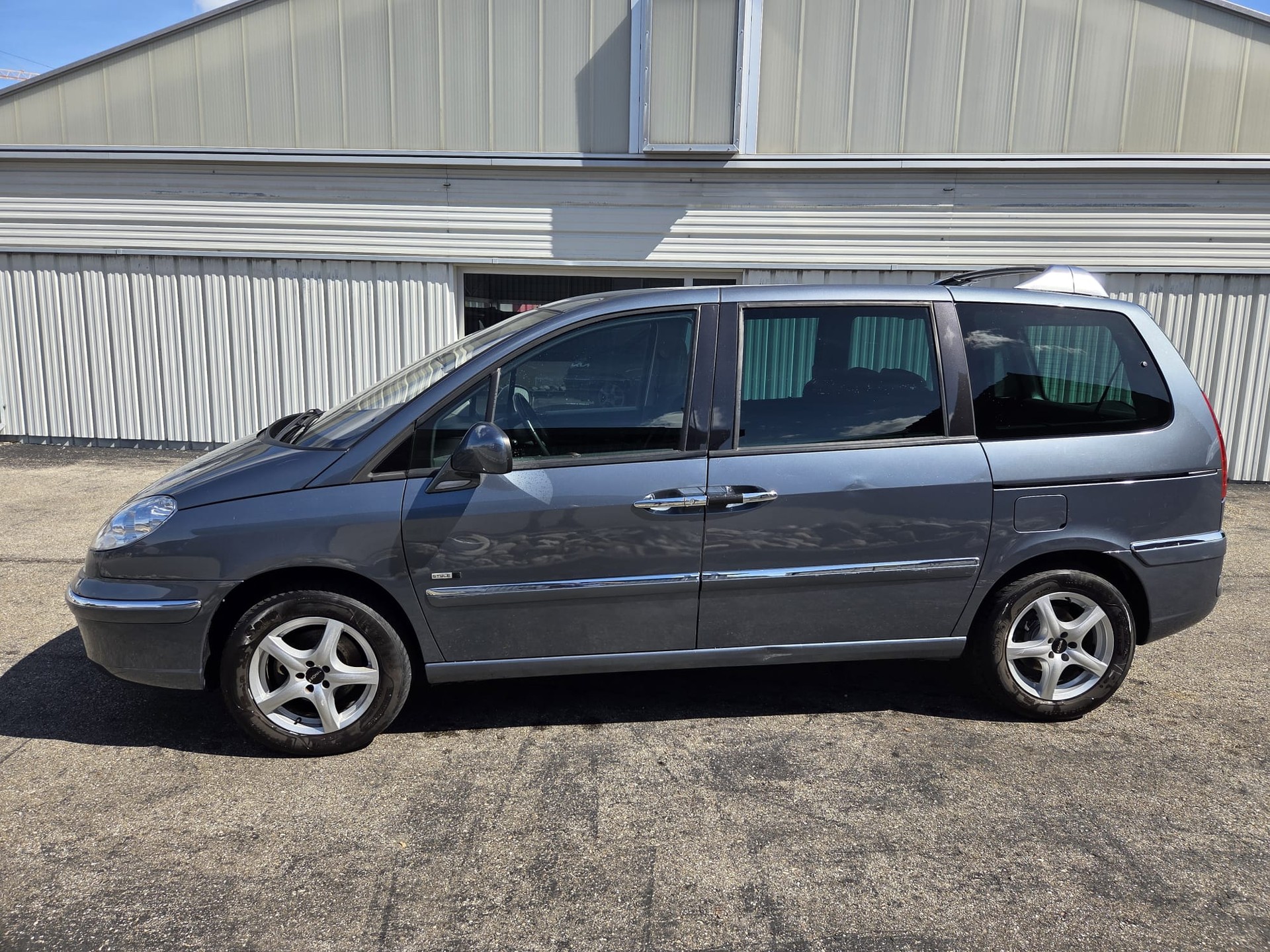 PEUGEOT 2.0 HDI Style, AHK, 7 Pl.-image-1