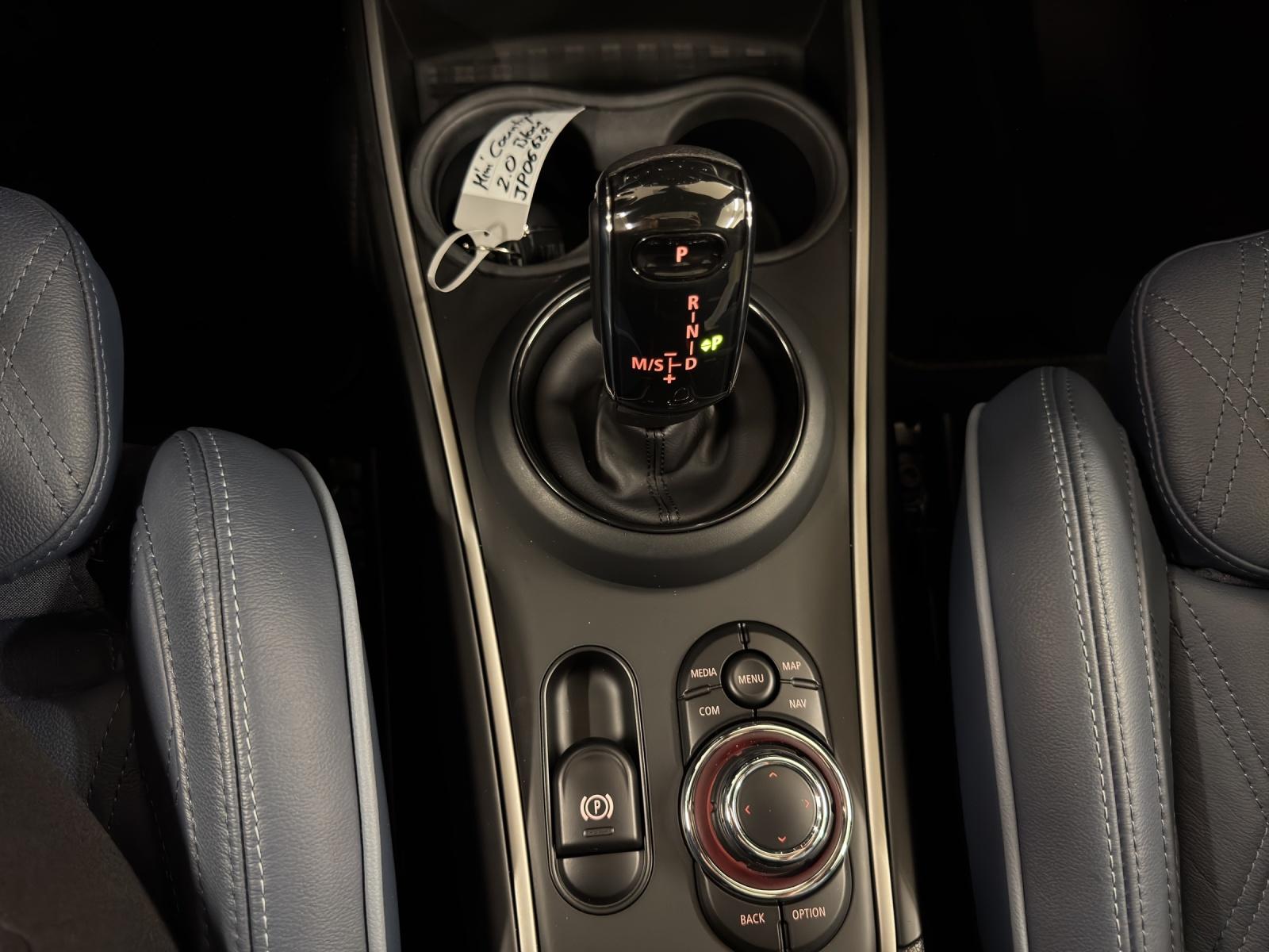 MINI Countryman F60 2.0i Cooper S-image-19
