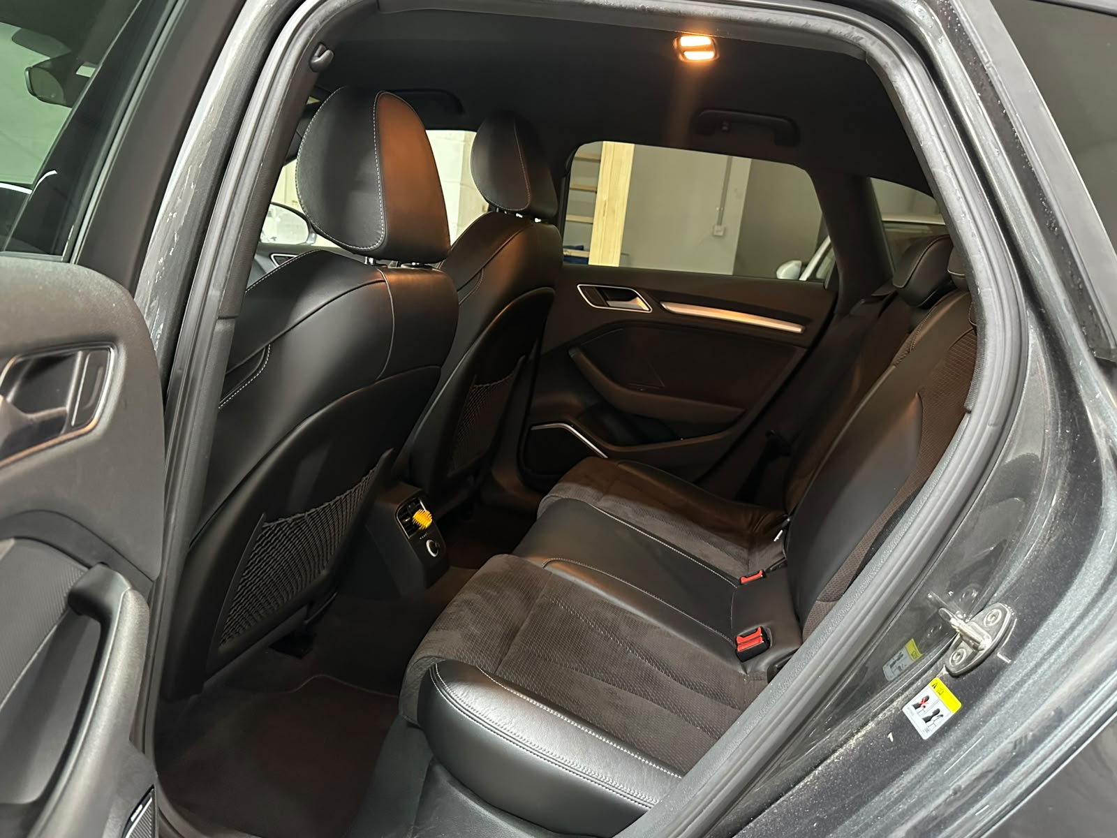AUDI A3 Sportback 2.0 TDI S-Line S-tronic Quattro-image-15