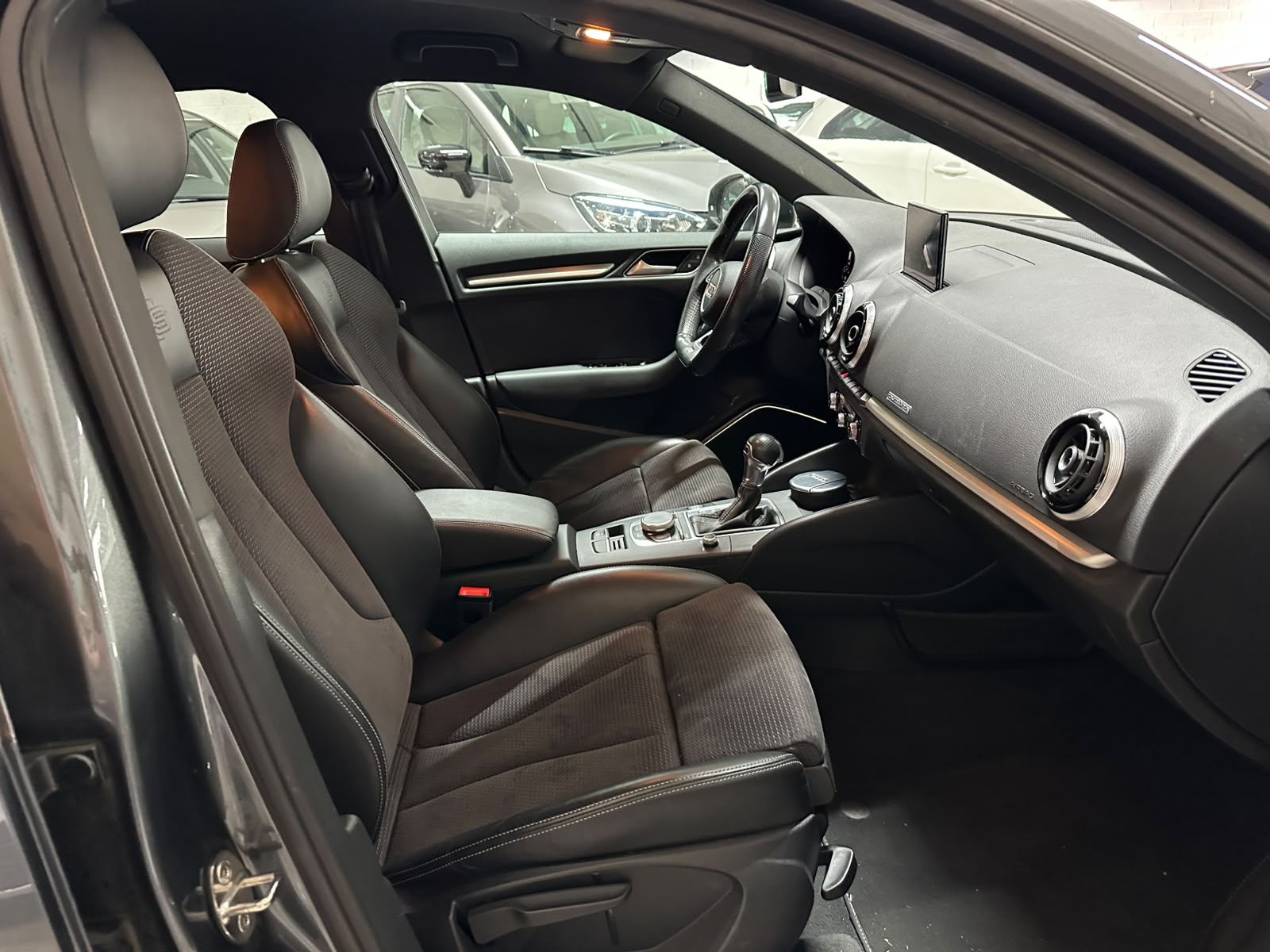 AUDI A3 Sportback 2.0 TDI S-Line S-tronic Quattro-image-10