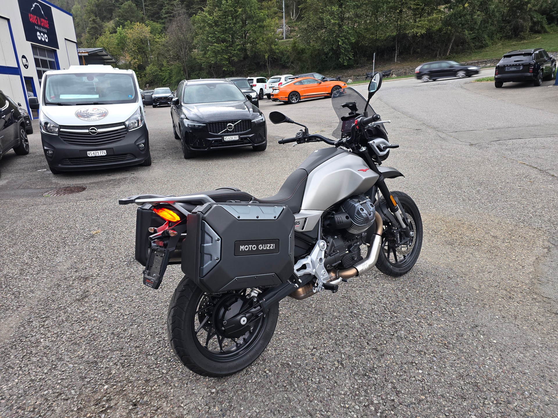 MOTO GUZZI V85 TT Strada E5+-image-2