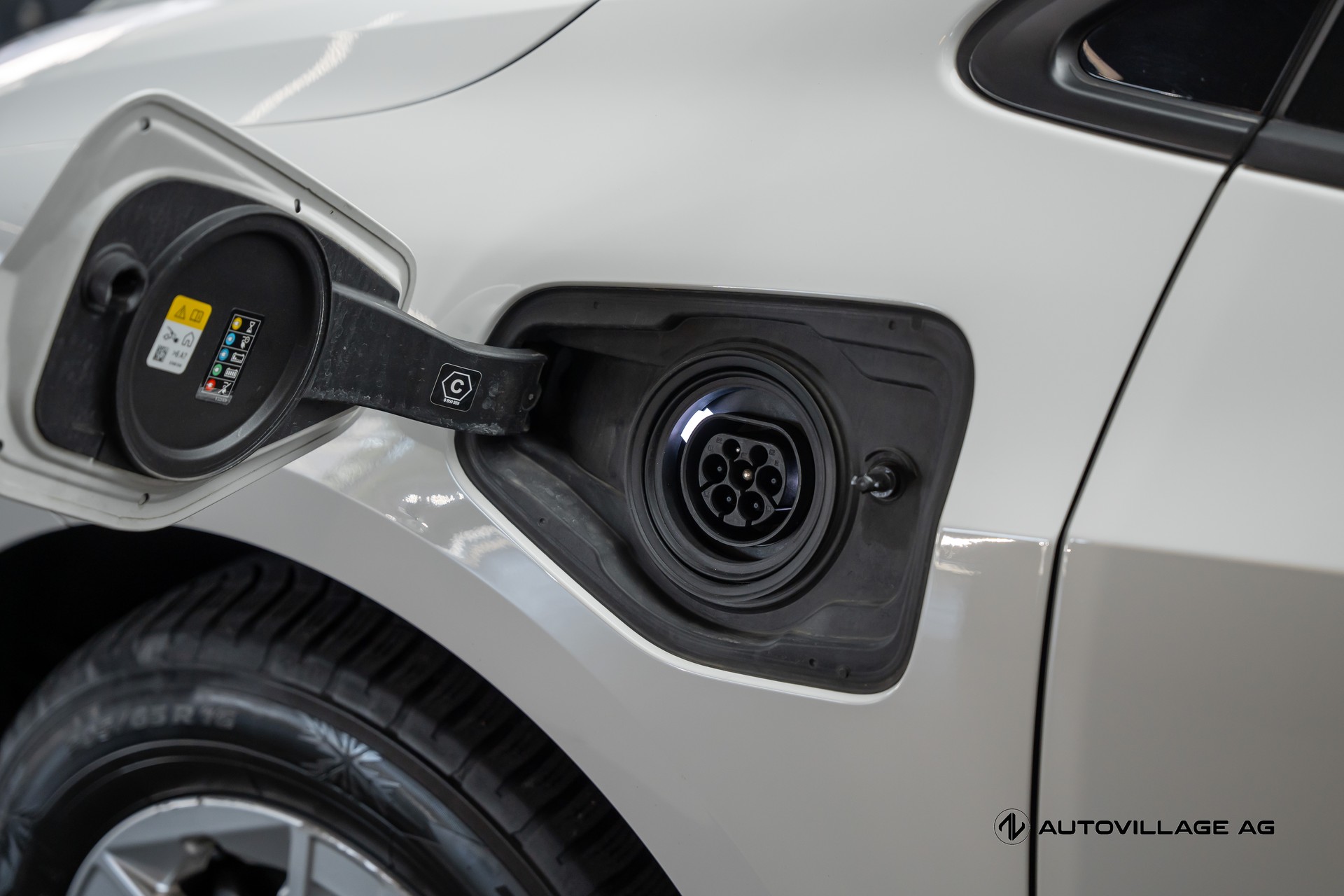 BMW 225e xDrive Active Tourer-image-4