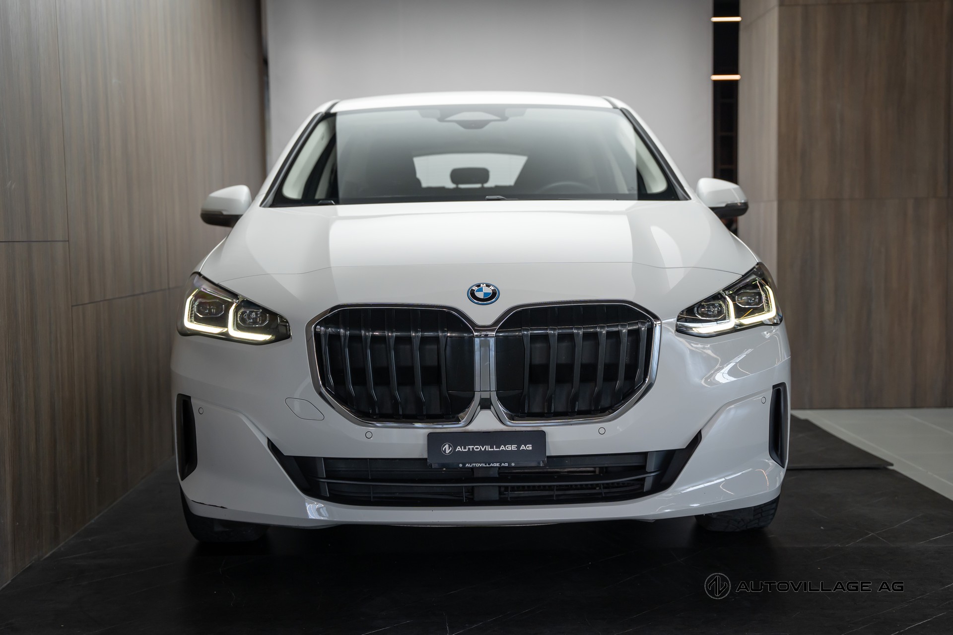 BMW 225e xDrive Active Tourer-showroom-element-1