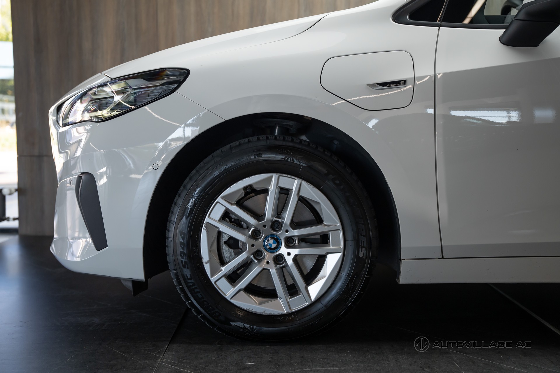 BMW 225e xDrive Active Tourer-showroom-element-3