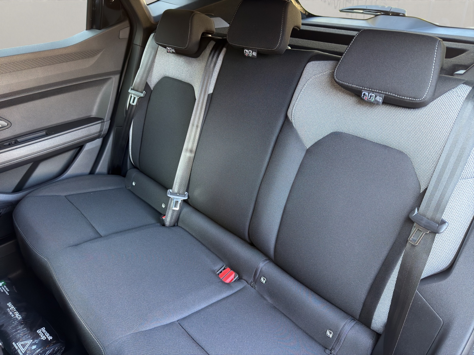 DACIA Duster 1.8 Hybrid Journey-image-17