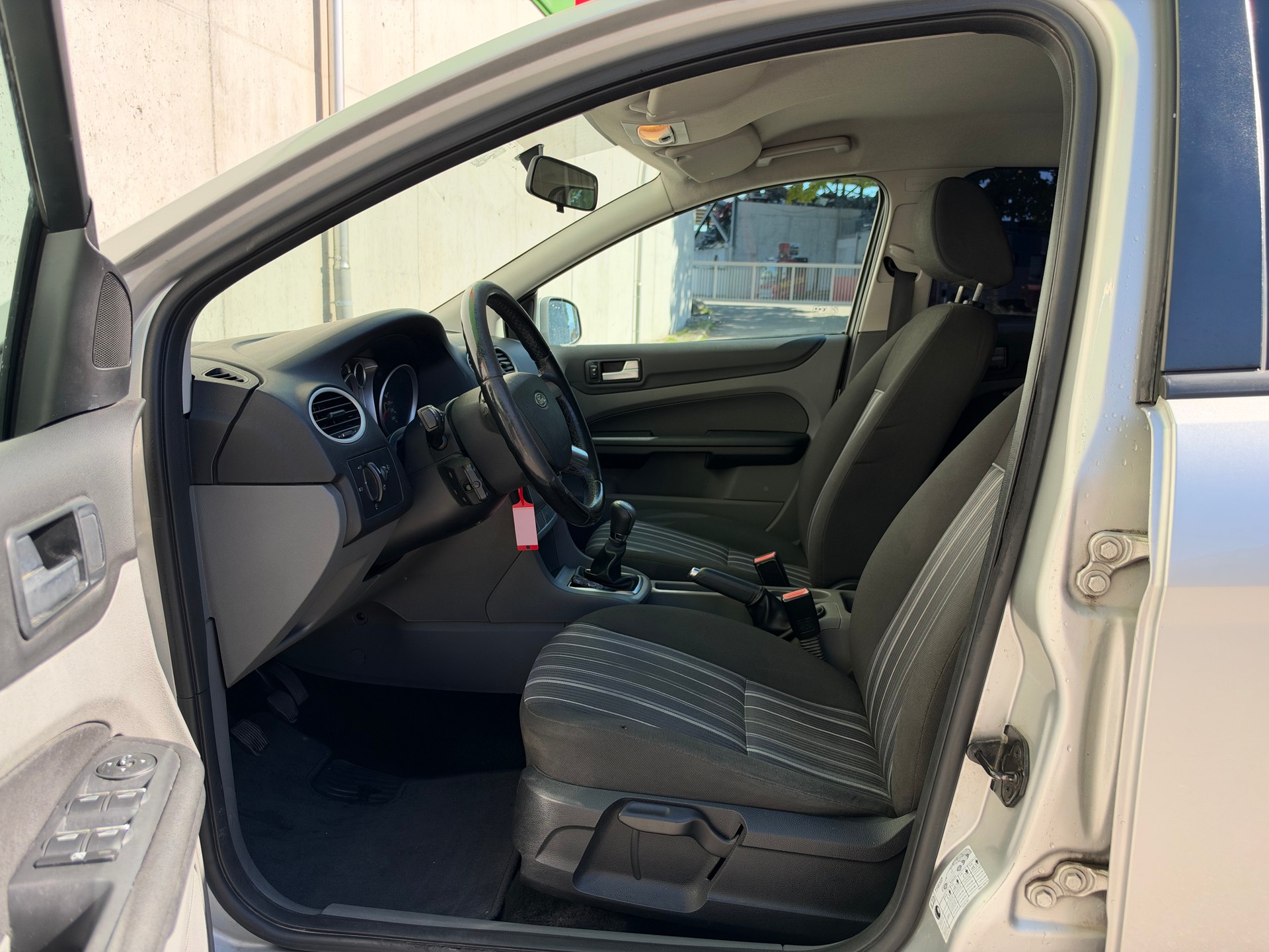 FORD Focus 1.6i VCT Carving-image-9