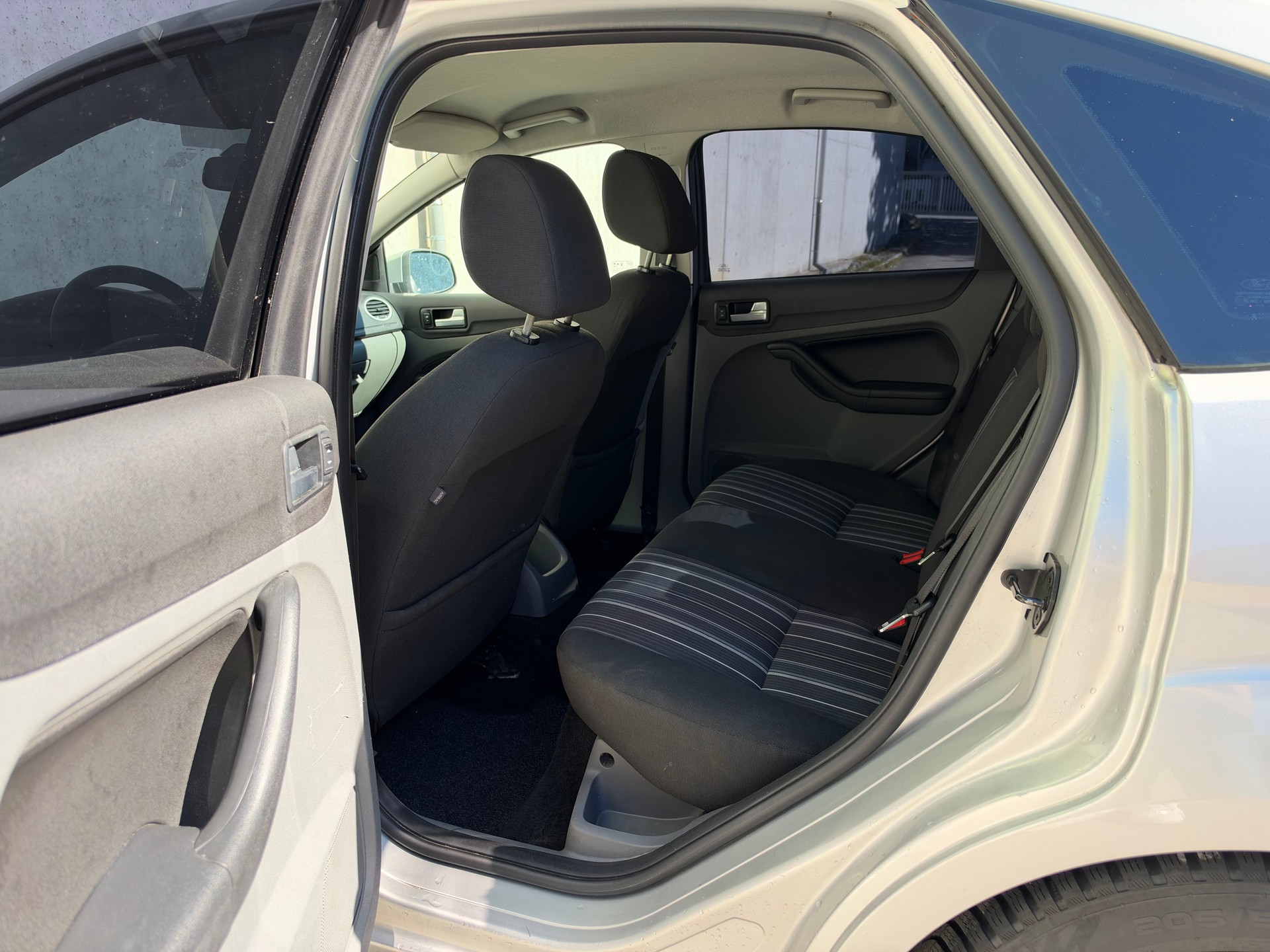 FORD Focus 1.6i VCT Carving-image-13