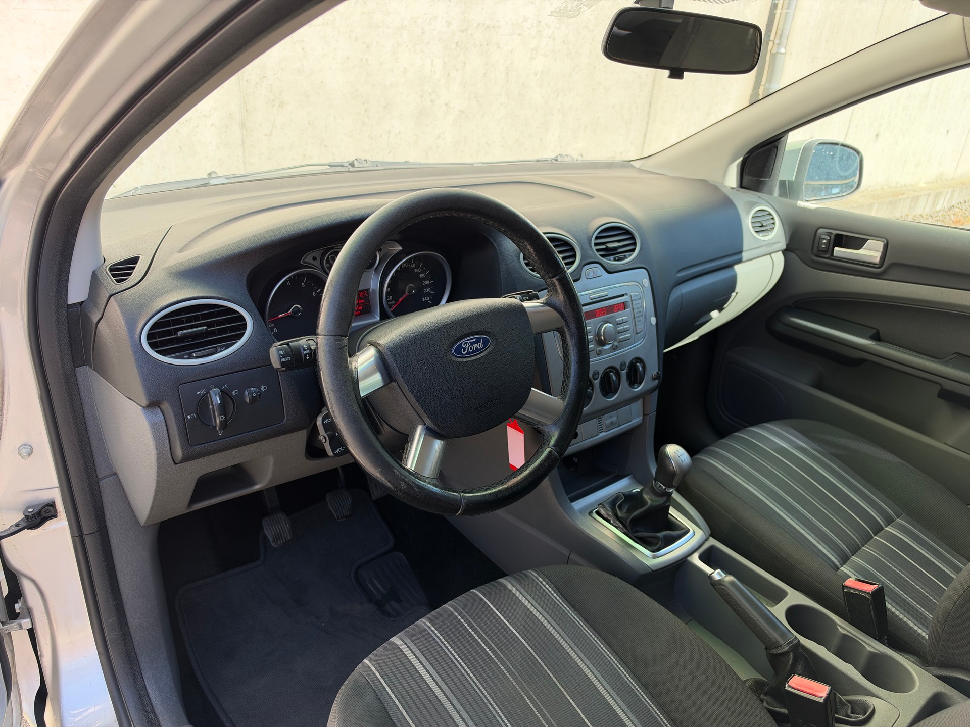 FORD Focus 1.6i VCT Carving-image-10