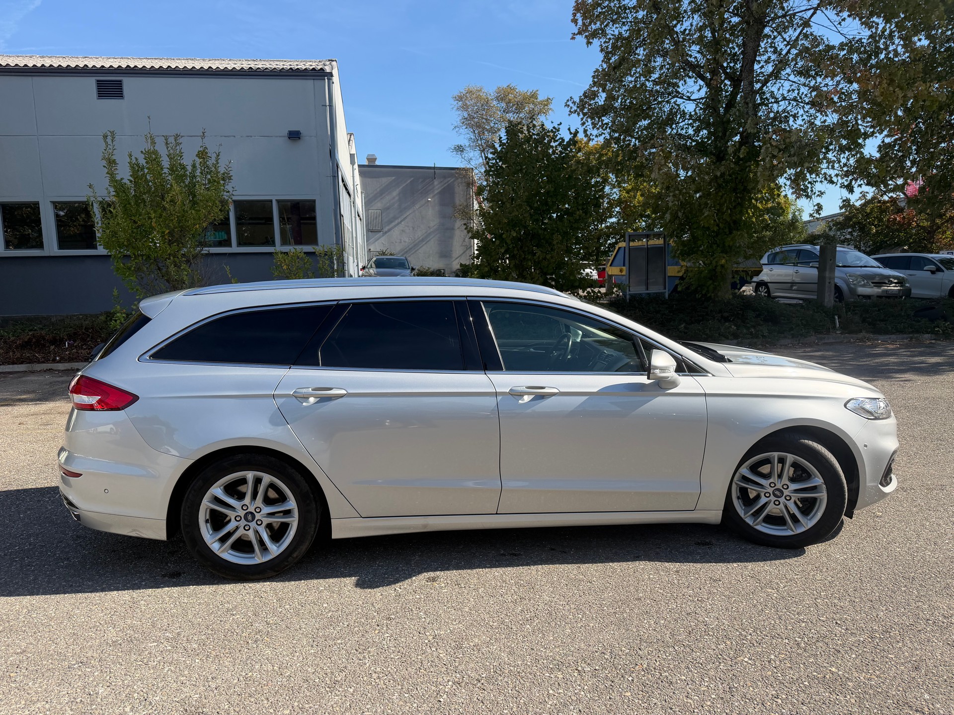 FORD Mondeo 2.0 TDCi Trend Automatik ** Gr-Navi ** RF-Kamera ** Sitzmemory ** Anh-Kupplung ** PDC V+H ** Frisch Ab MFK **-image-10