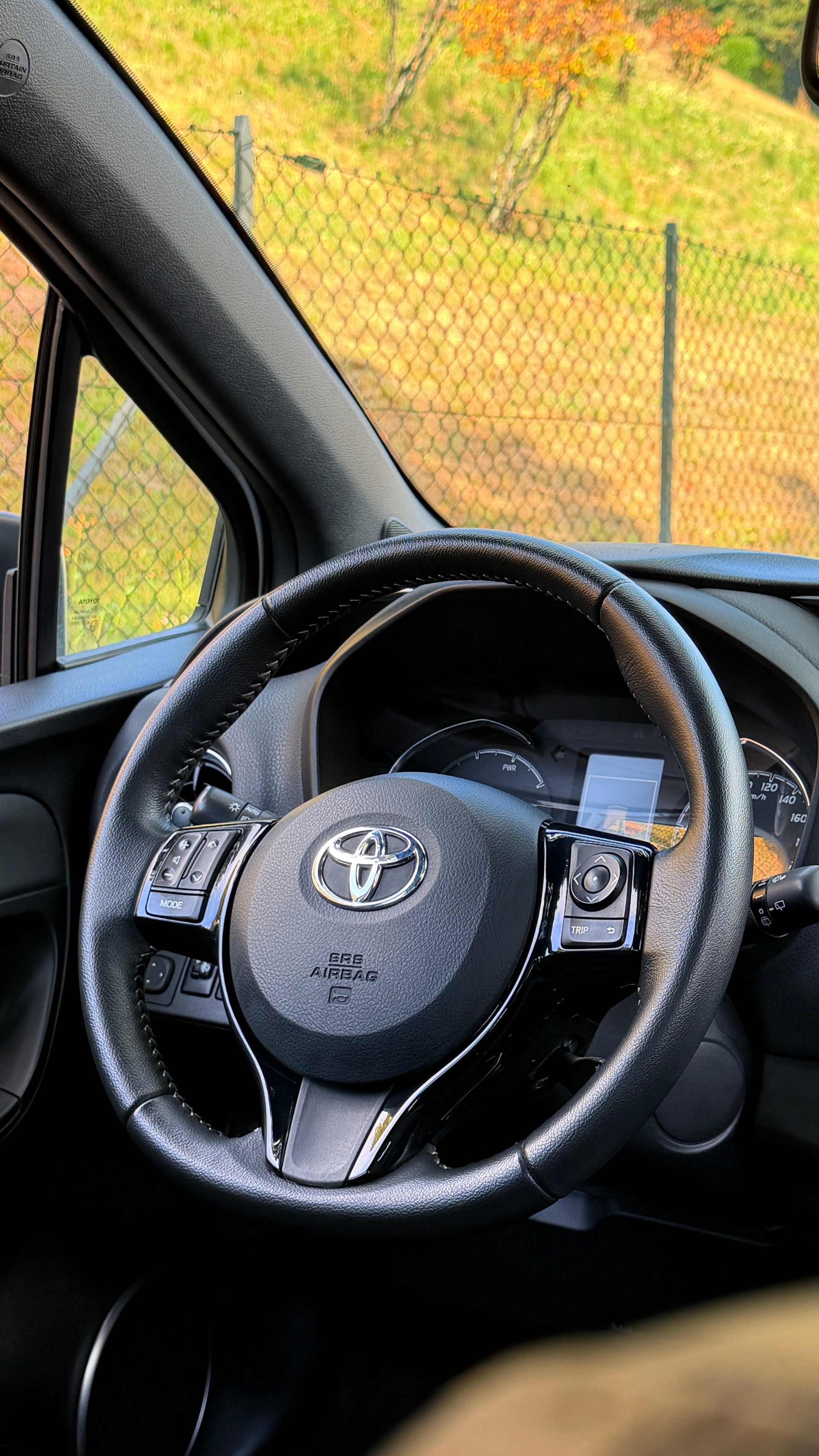 TOYOTA Yaris 1.5 VVT-i Hybrid Style e-CVT-image-8