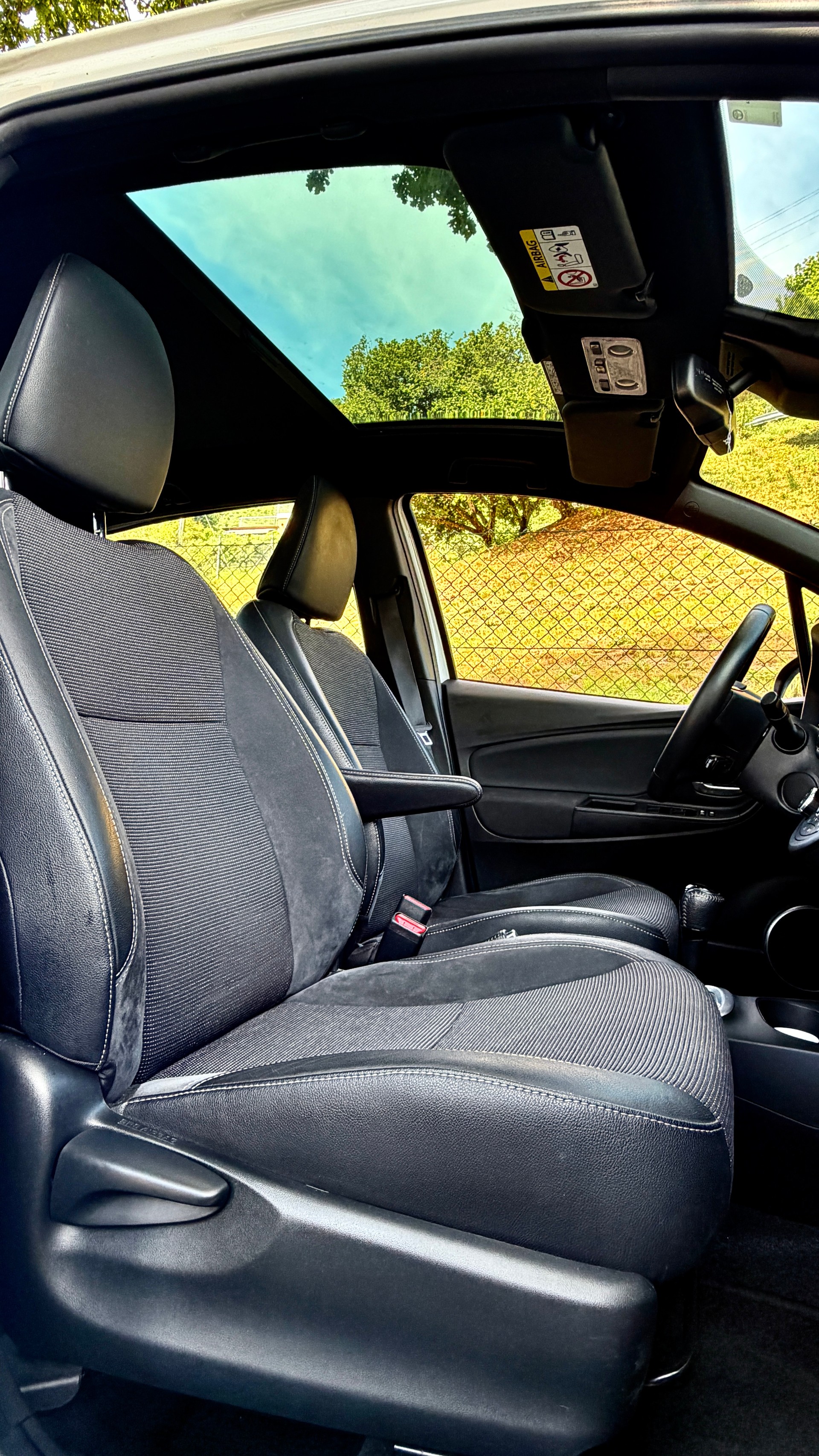 TOYOTA Yaris 1.5 VVT-i Hybrid Style e-CVT-image-6