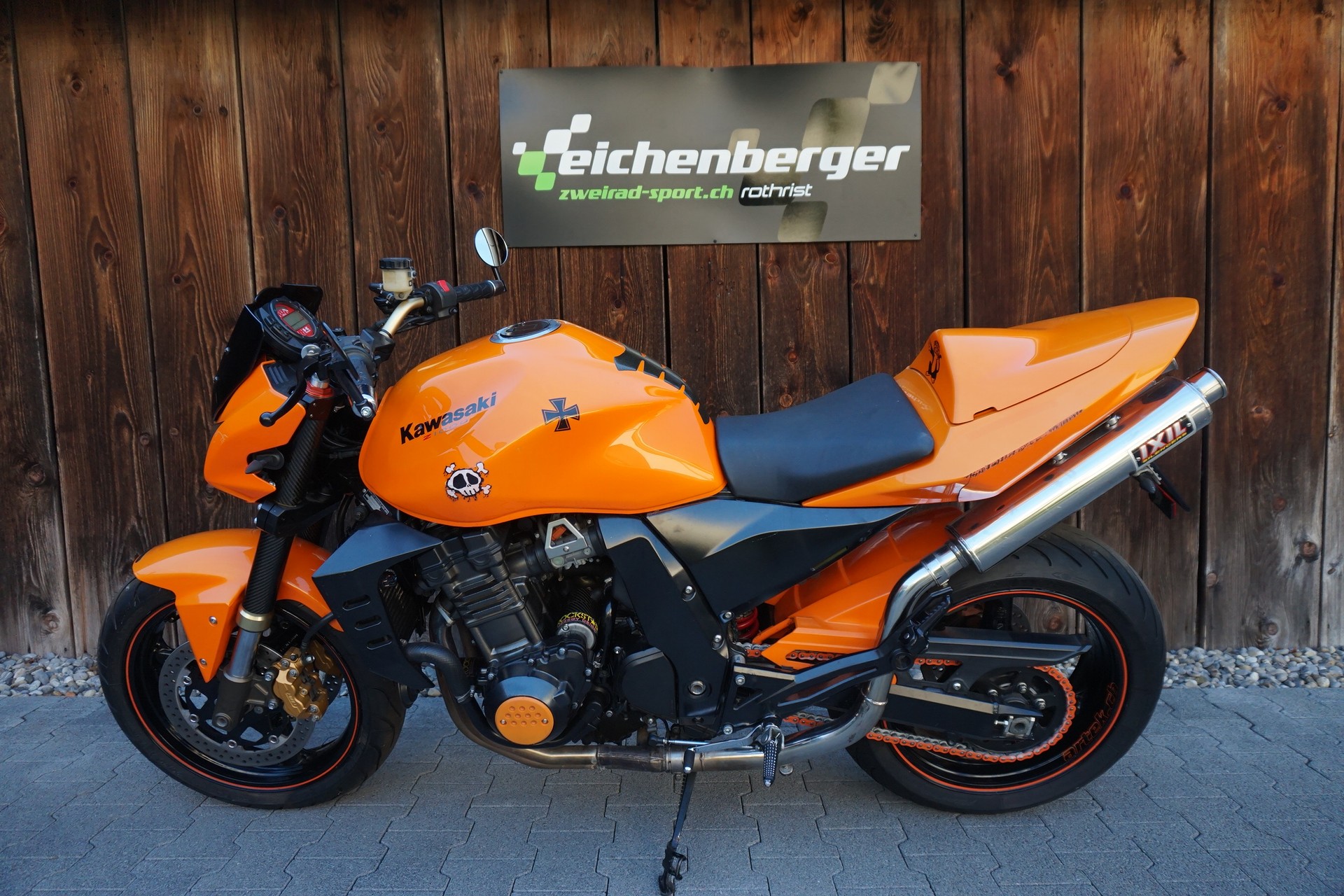 KAWASAKI Z 1000 mit IXIL Auspuff-image-0