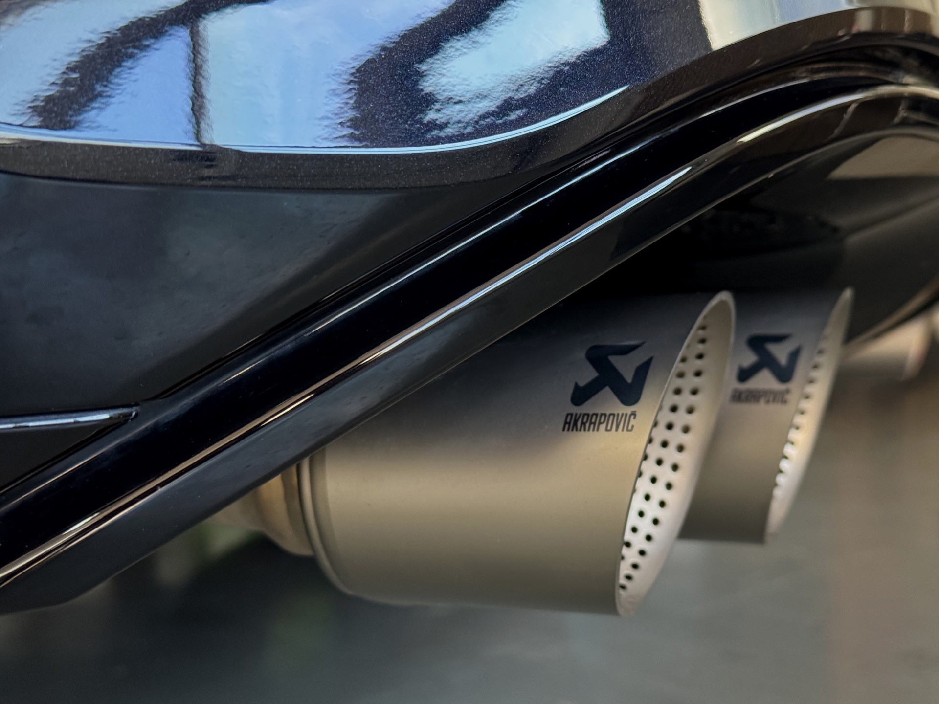 VW T-Roc 2.0 TSI R-Performance DSG 4M. "Akrapovic-Pano-Leder-DCC-8 fach Bereift"-image-5