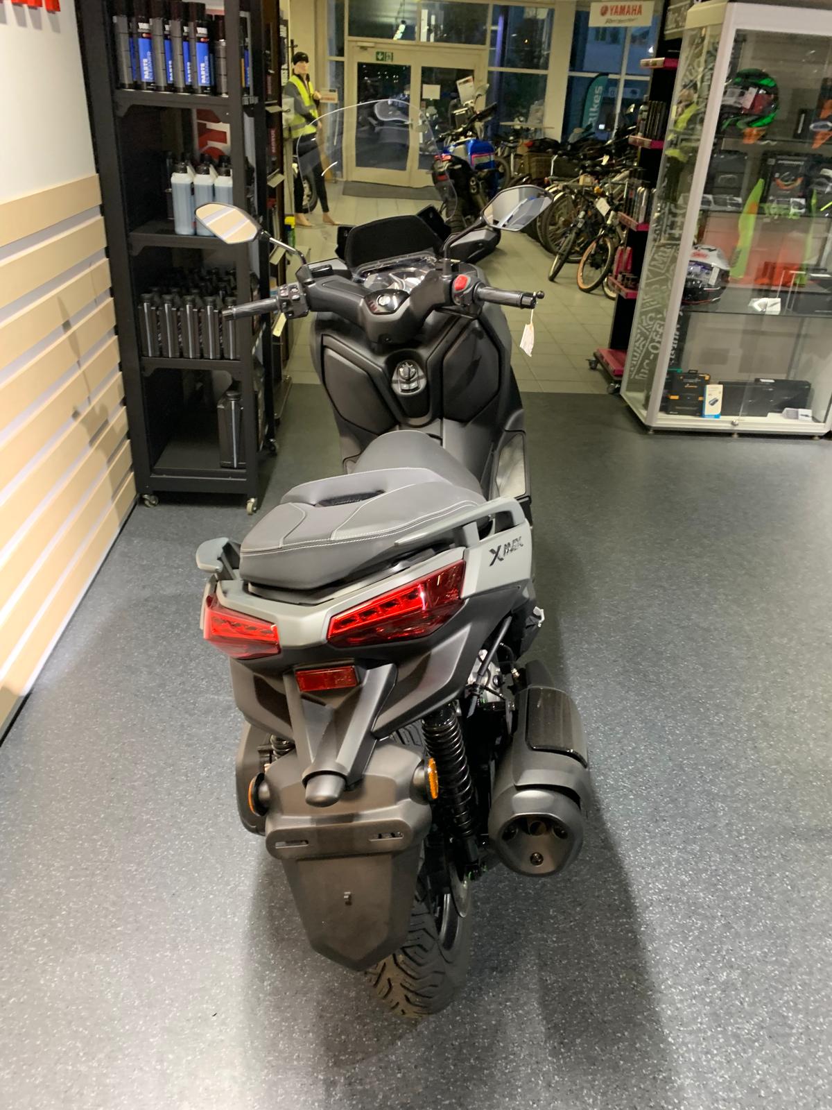 YAMAHA XMAX300-image-3