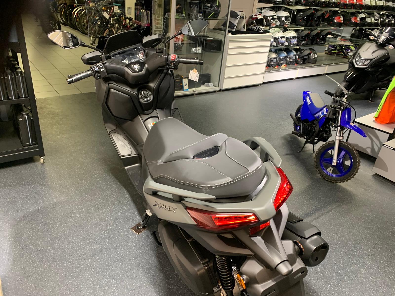 YAMAHA XMAX300-image-2