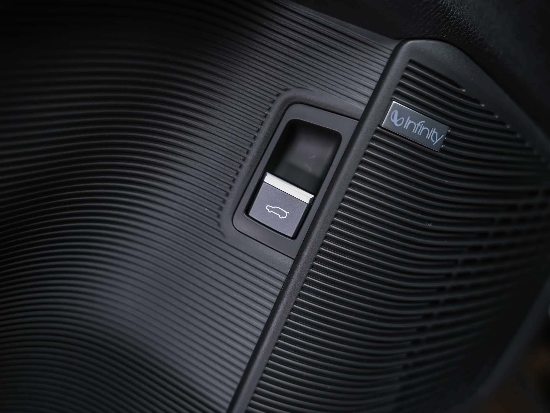 BYD Seal U DM-i Design AWD *Werksgarantie*Panorama*Sitzbelüftung*360° Kamera*-image-24