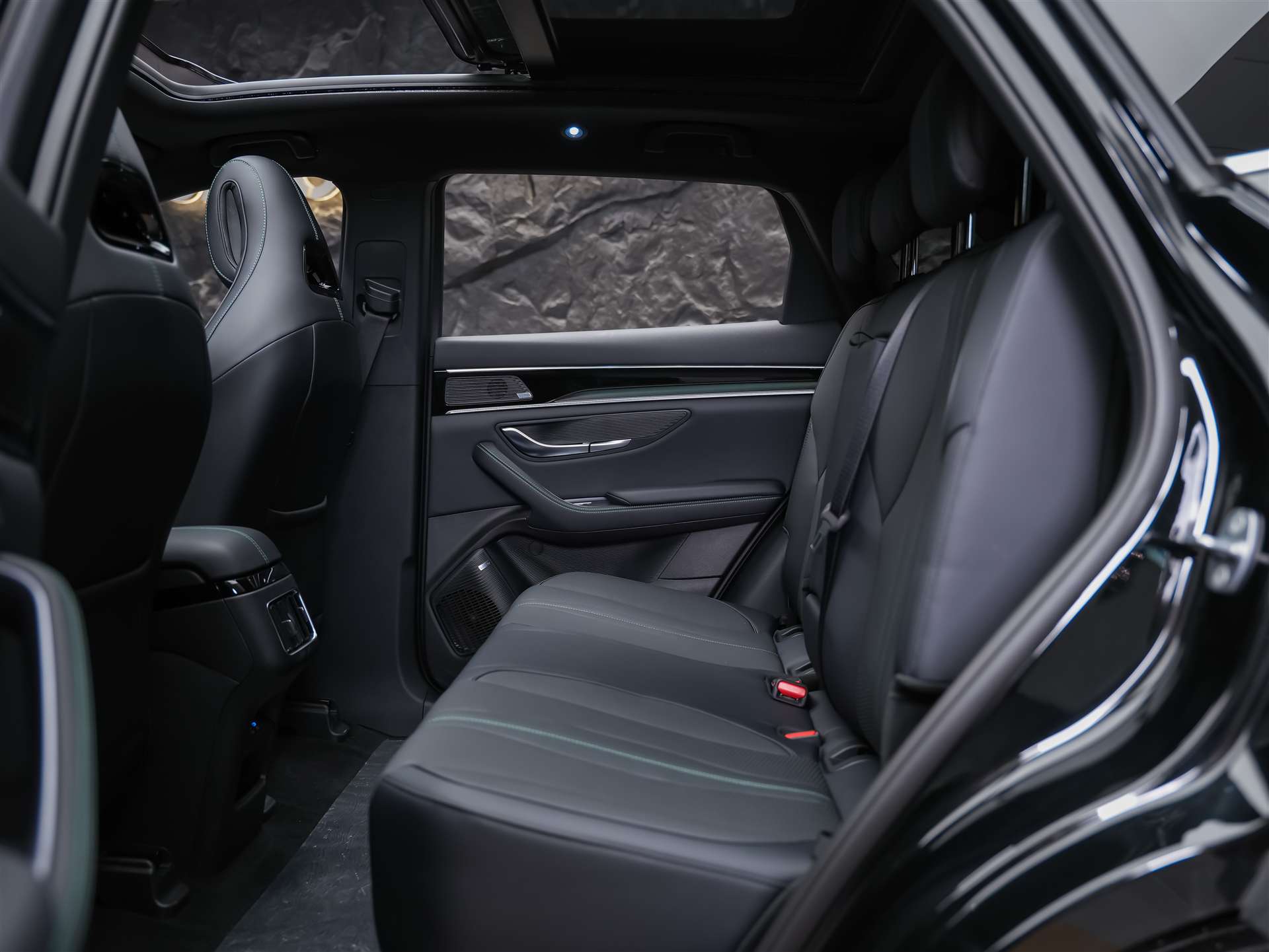 BYD Seal U DM-i Design AWD *Werksgarantie*Panorama*Sitzbelüftung*360° Kamera*-image-13