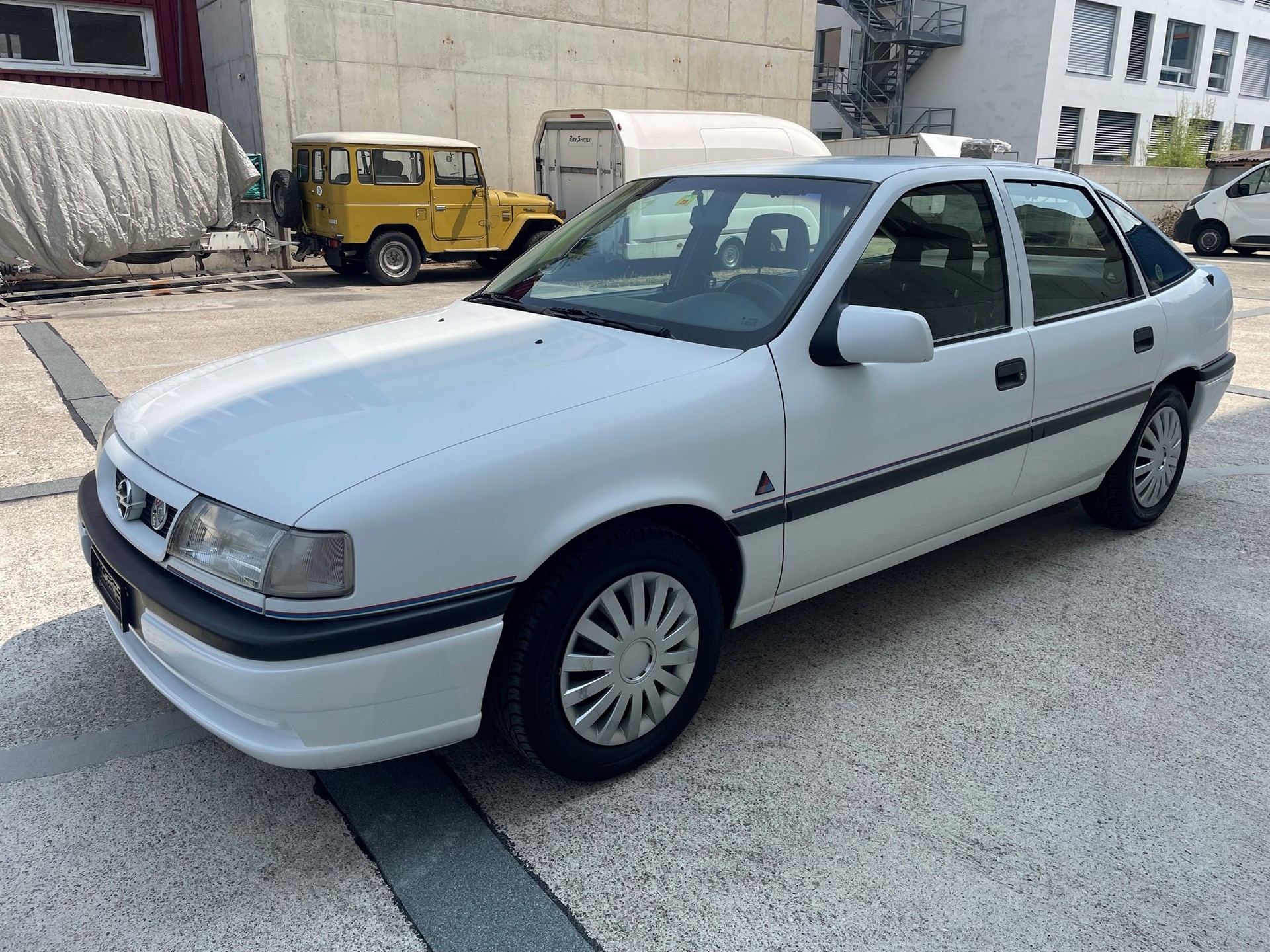 OPEL Vectra 2.0i CD-showroom-element-1