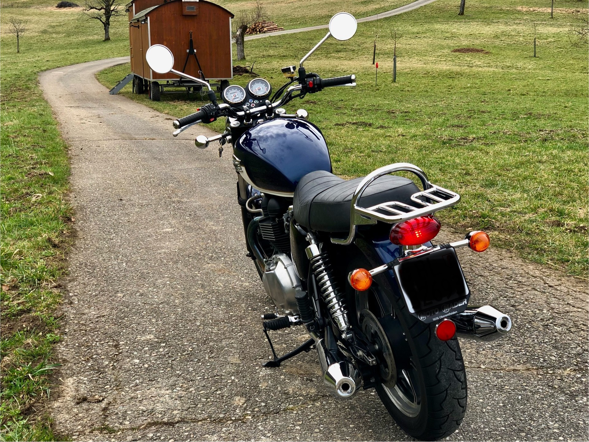 TRIUMPH Bonneville 900 i-image-3