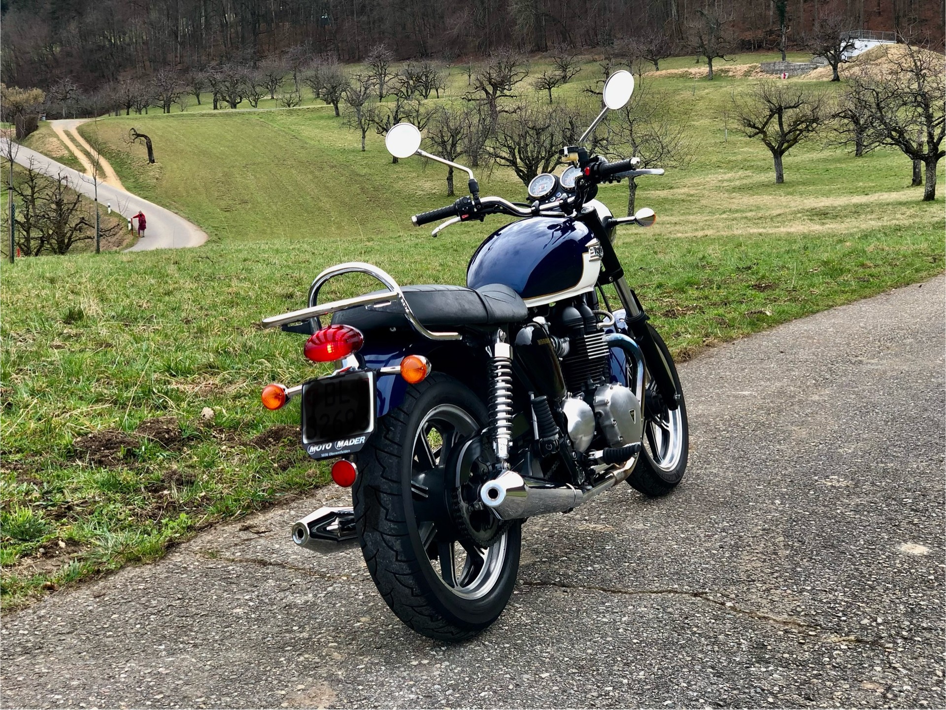 TRIUMPH Bonneville 900 i-image-2
