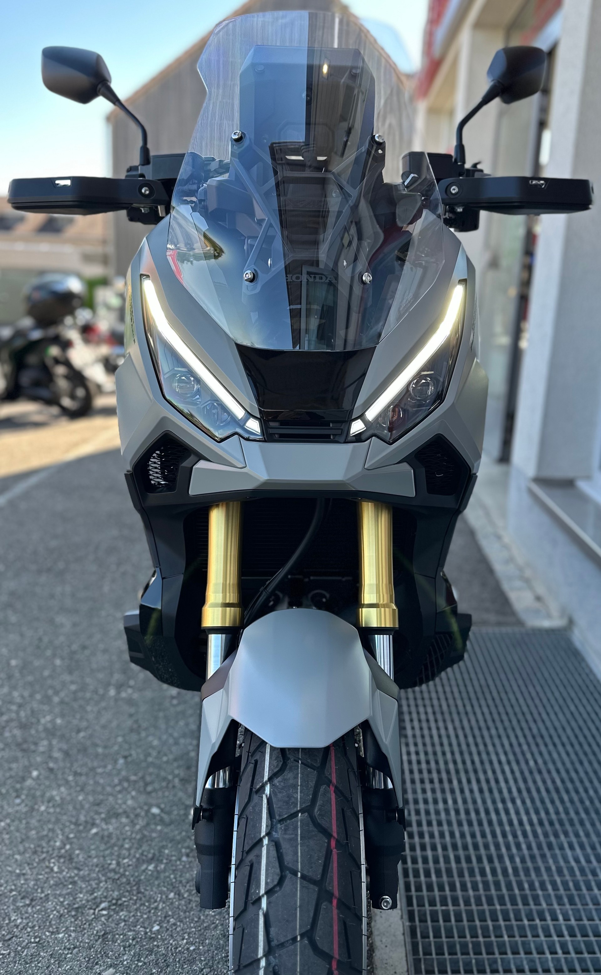 HONDA X-ADV 750 - TFT Konnektivität-showroom-element-1