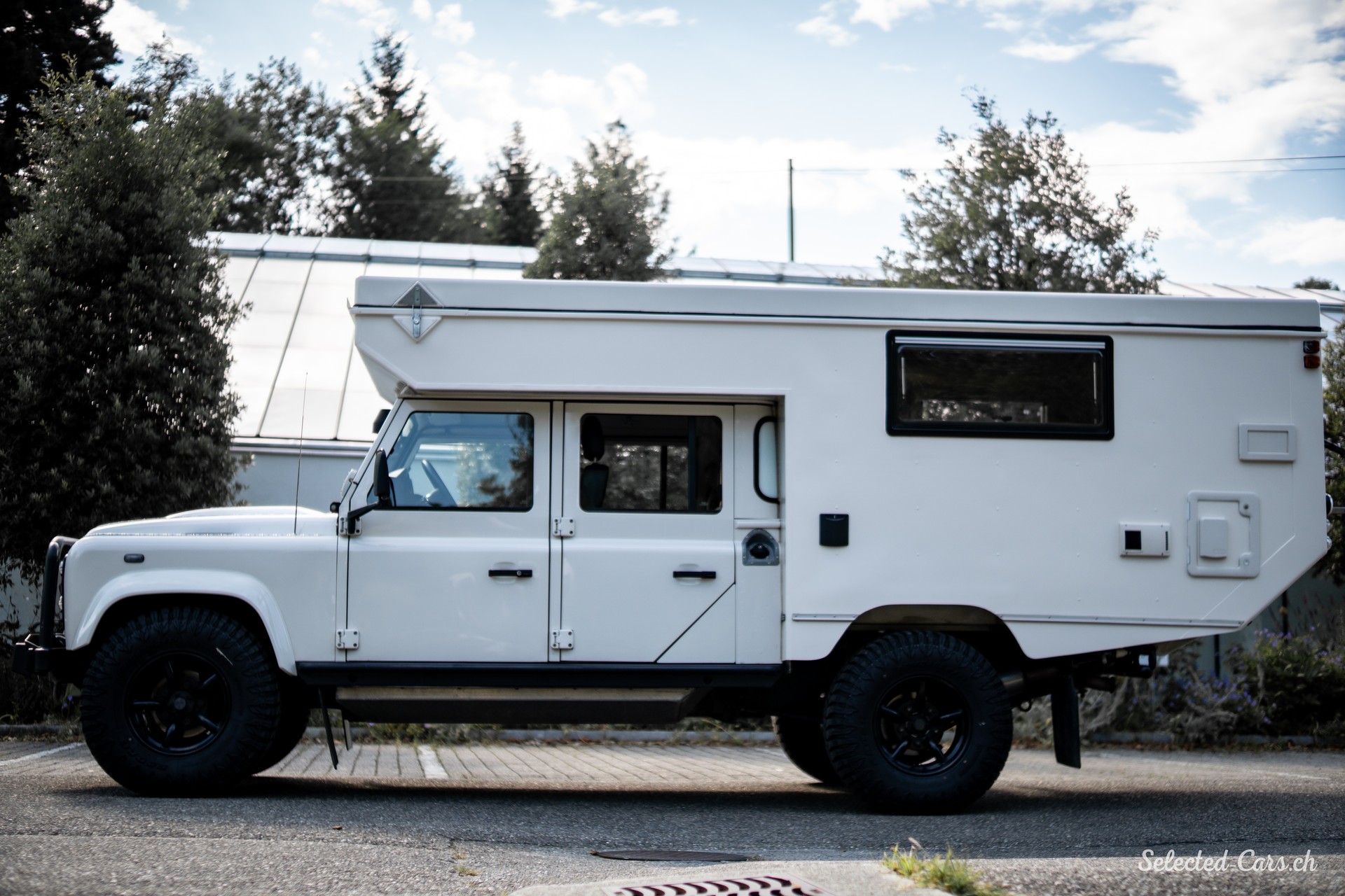LAND ROVER Defender 130 2.4 Td4 DCPU-image-2